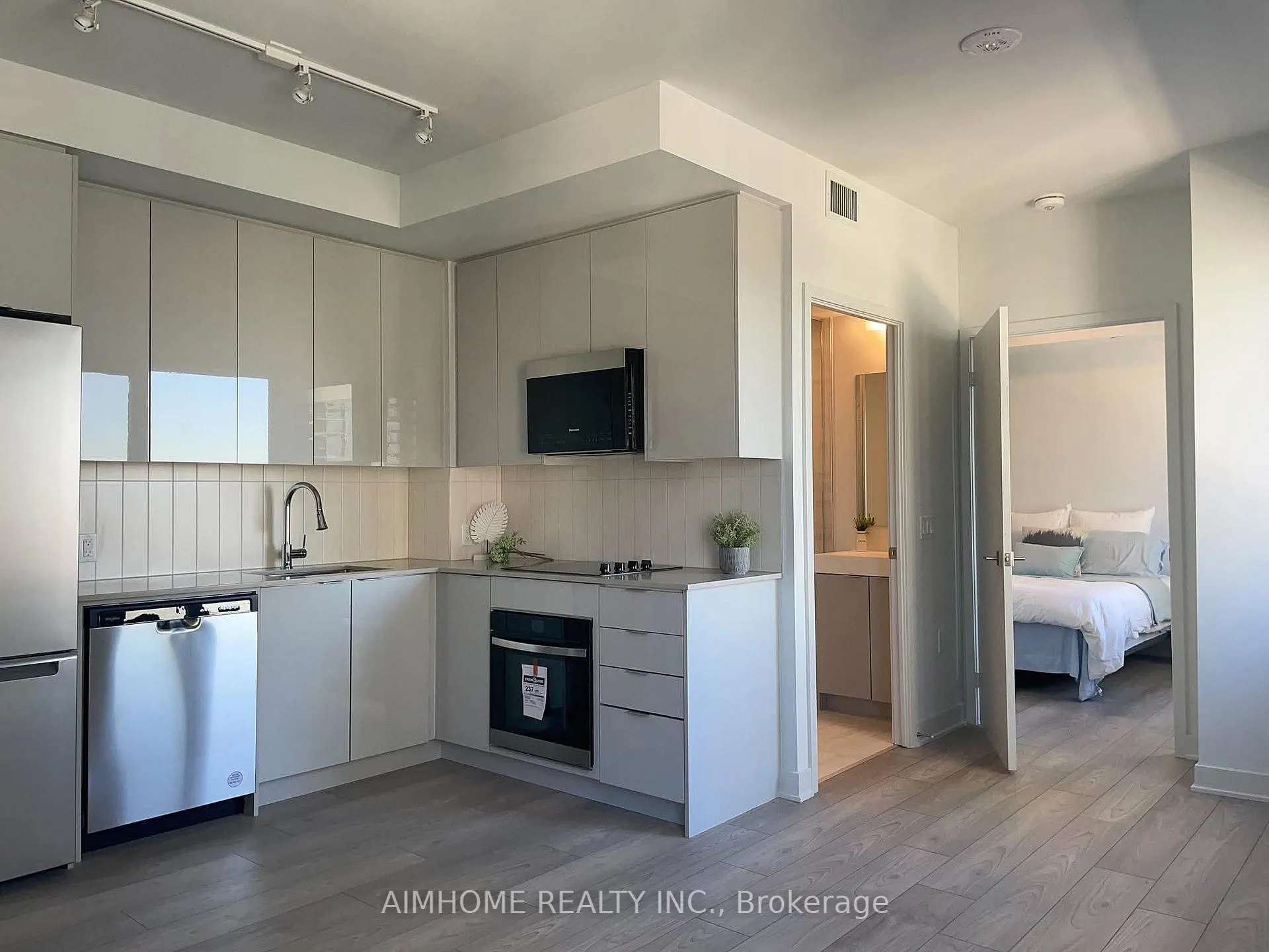 Photo 8 of Unit 1606, 2920 Highway 7 Road, Vaughan, Concord — HOMEH