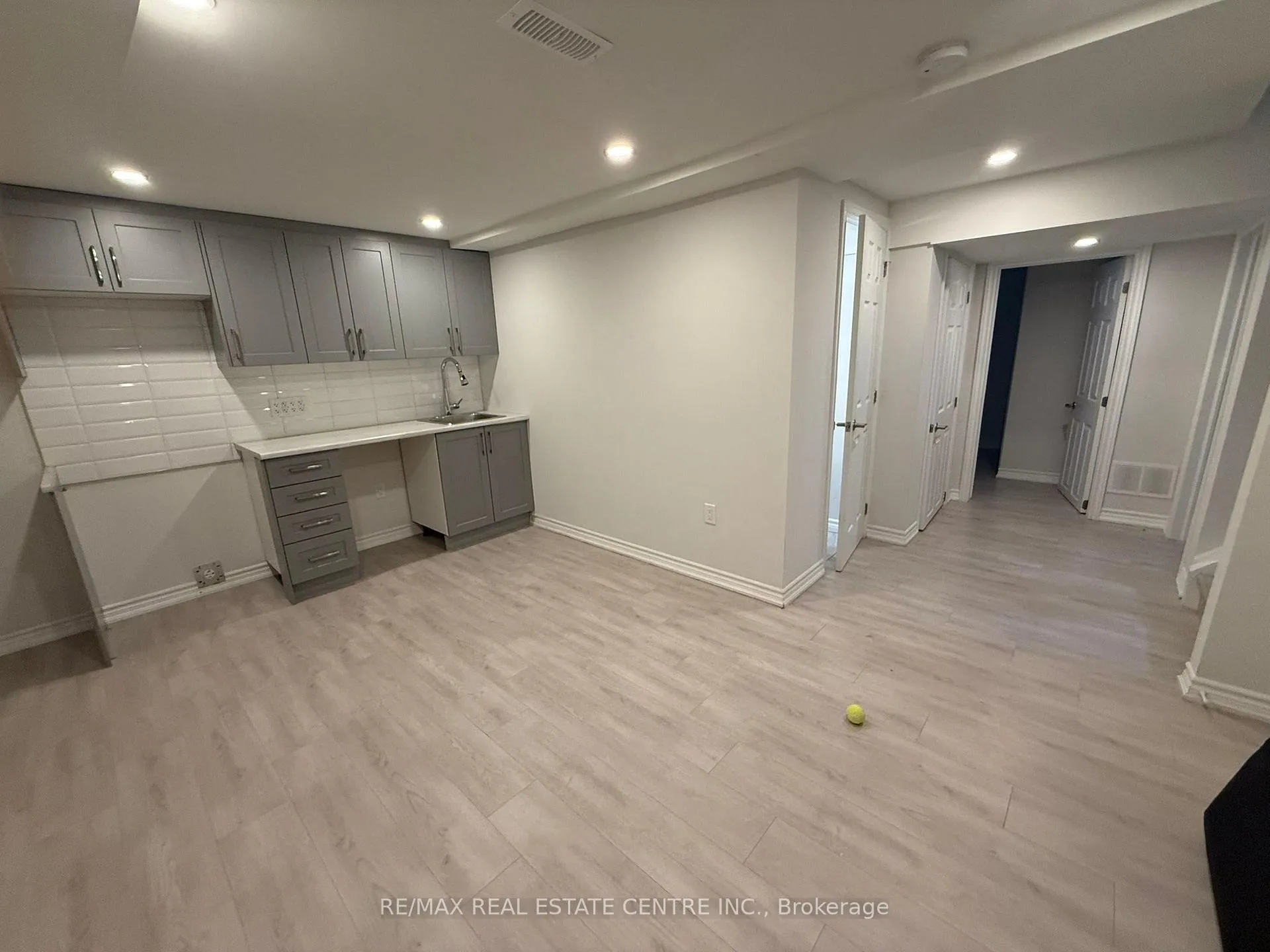 Photo 2 of 33 Lacewood Crescent, Brampton, Westgate — HOMEH