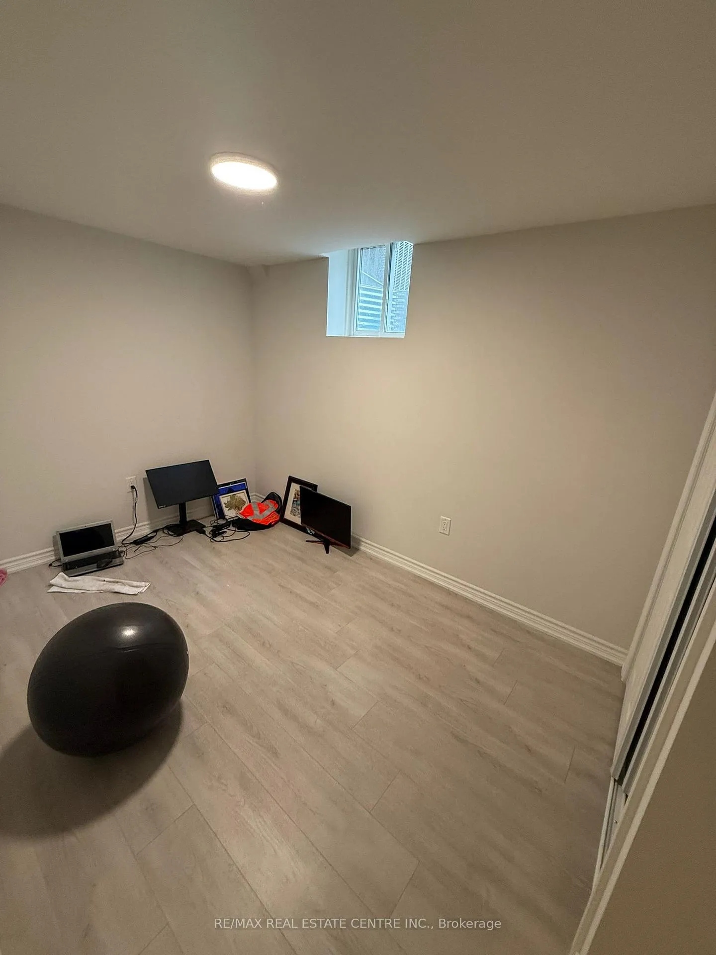 Photo 5 of 33 Lacewood Crescent, Brampton, Westgate — HOMEH