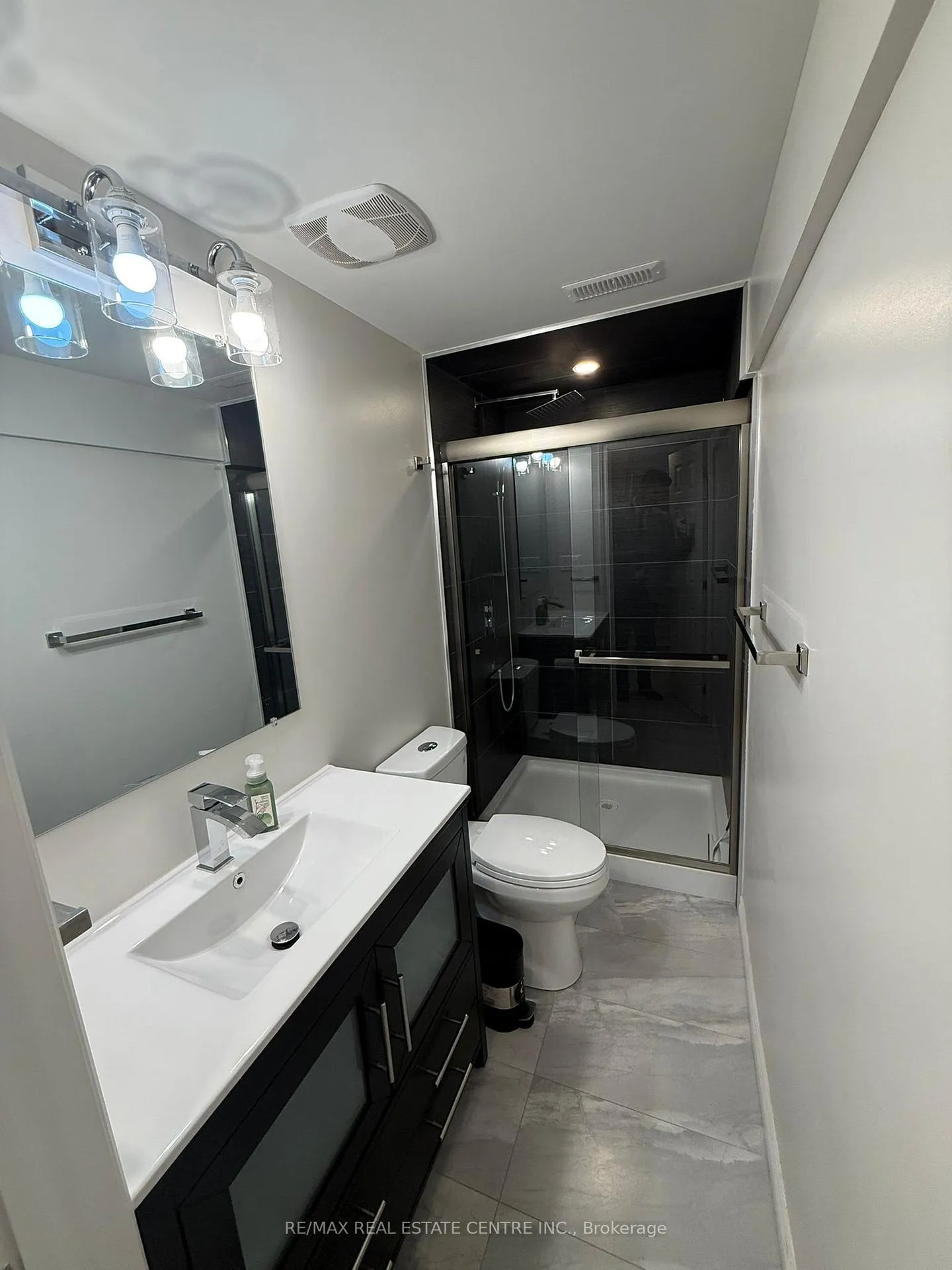 Photo 8 of 33 Lacewood Crescent, Brampton, Westgate — HOMEH
