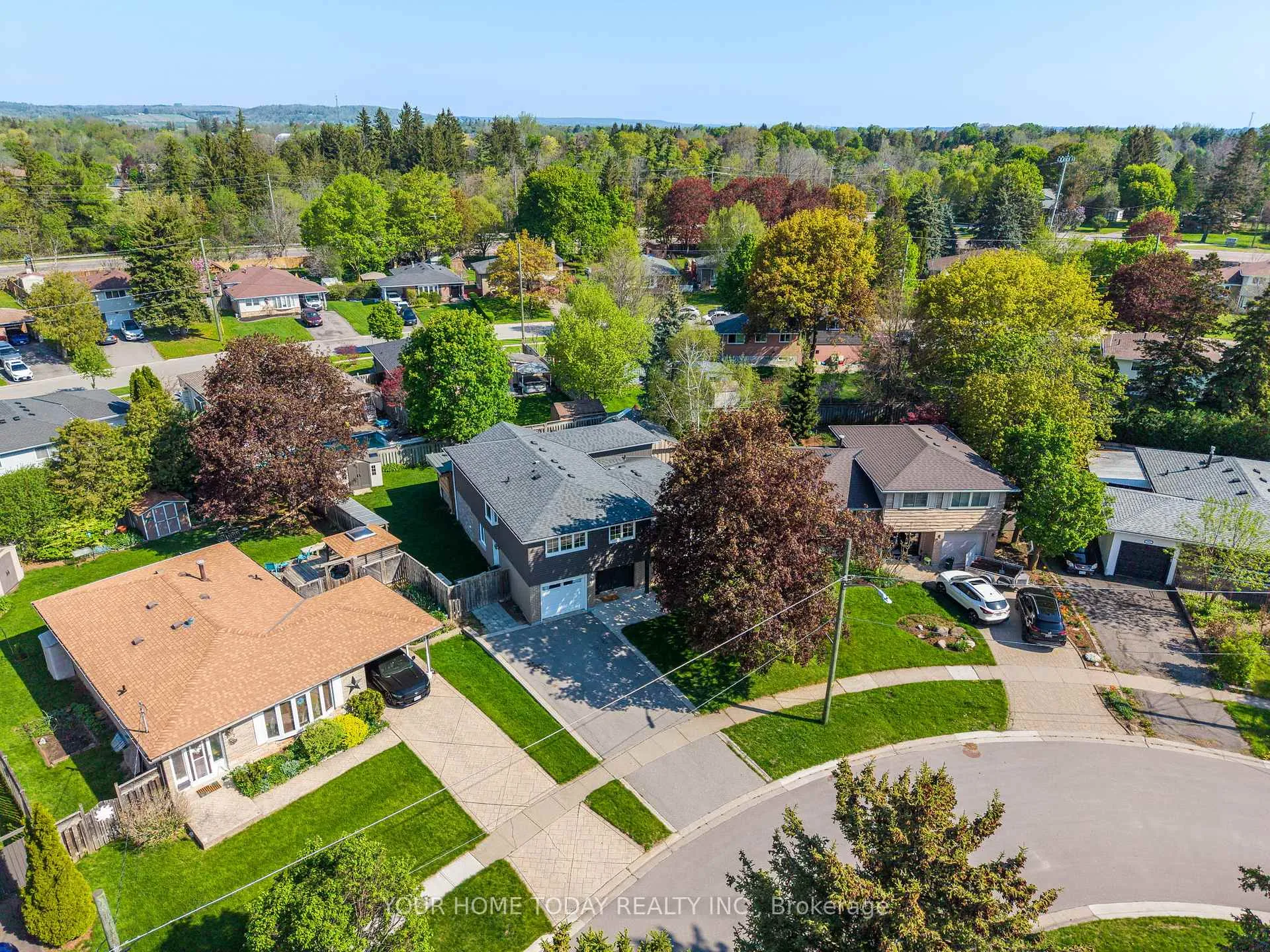 Photo 3 of 39 Eleanor Crescent, Halton Hills, Georgetown — HOMEH