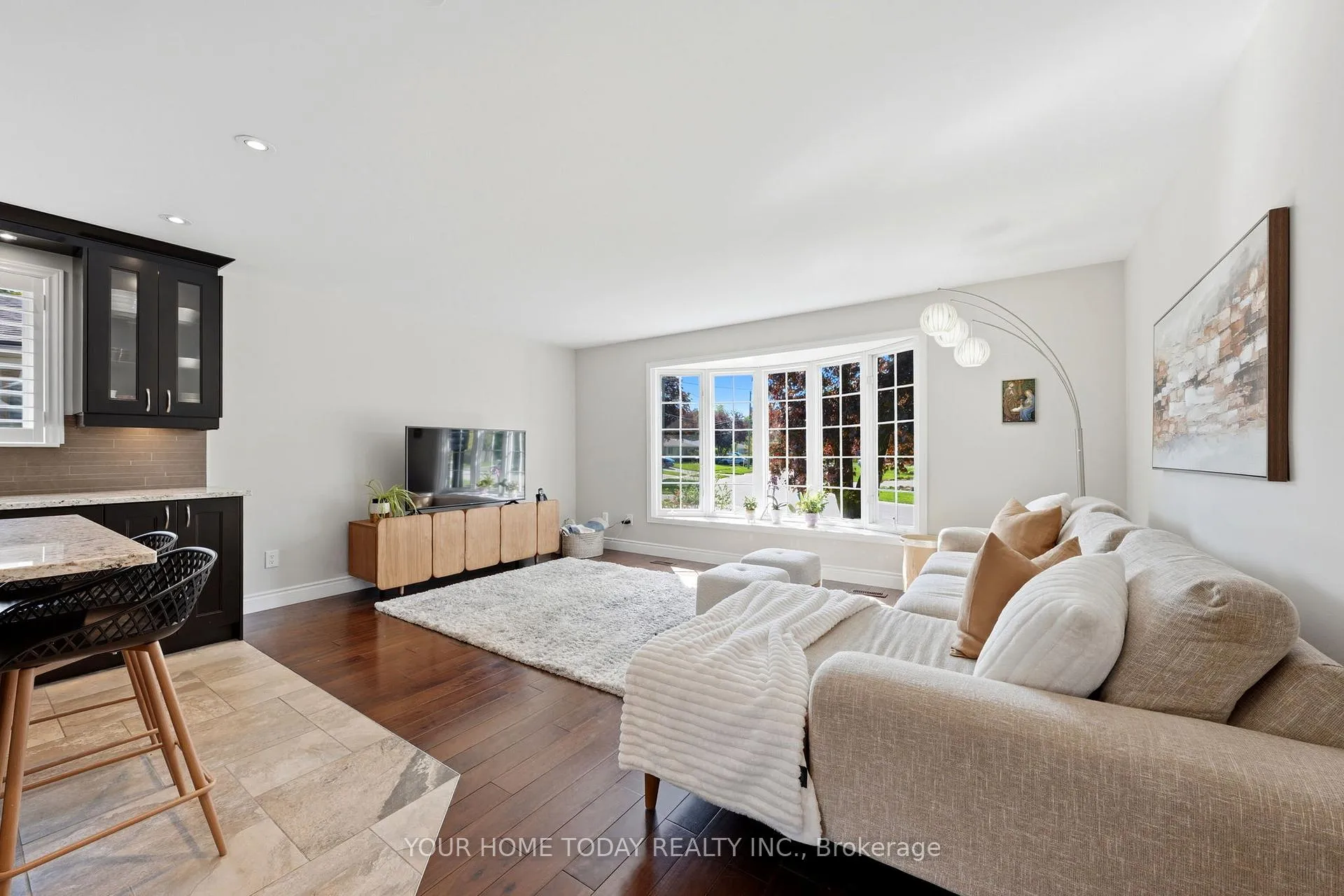 Photo 9 of 39 Eleanor Crescent, Halton Hills, Georgetown — HOMEH