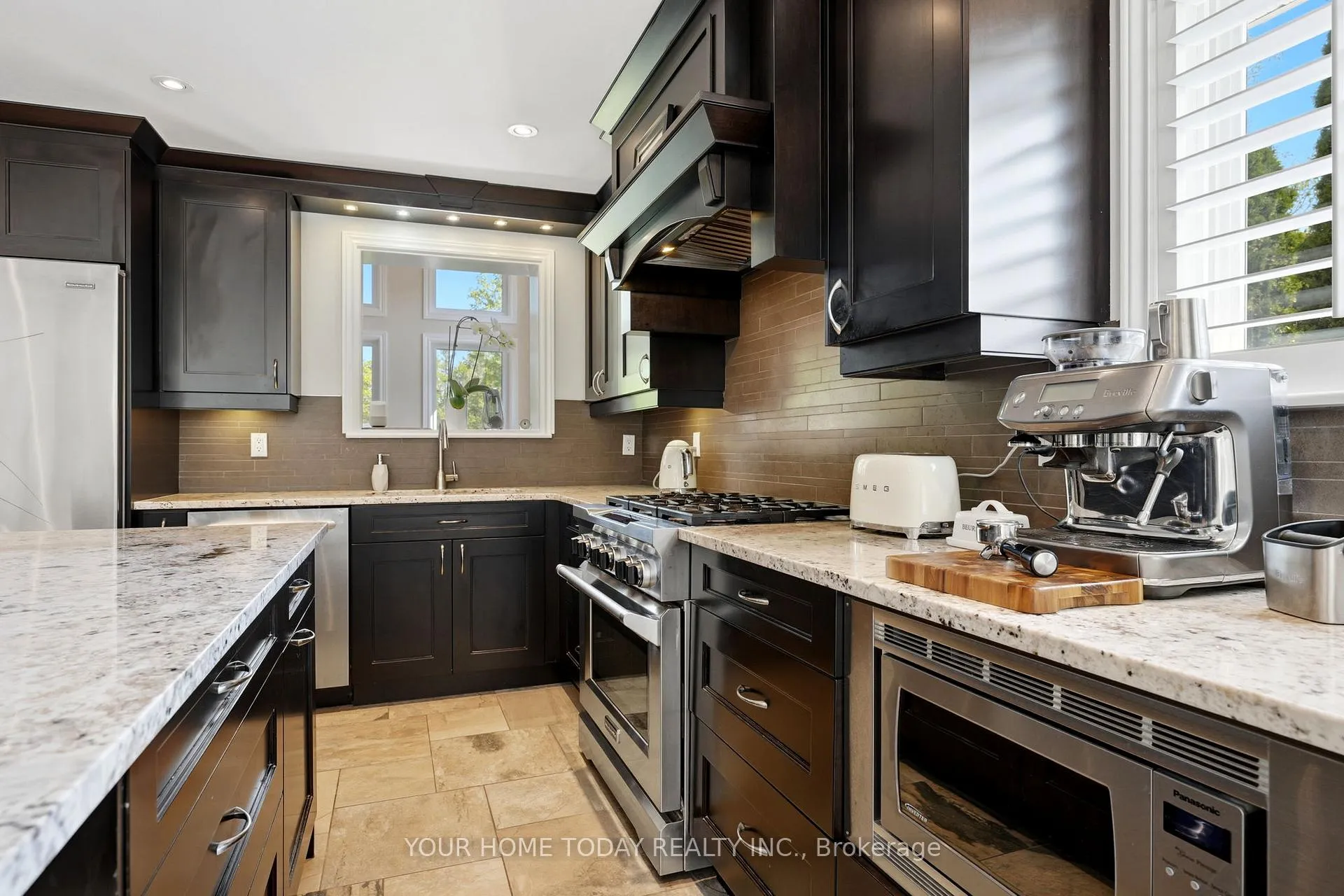 Photo 13 of 39 Eleanor Crescent, Halton Hills, Georgetown — HOMEH