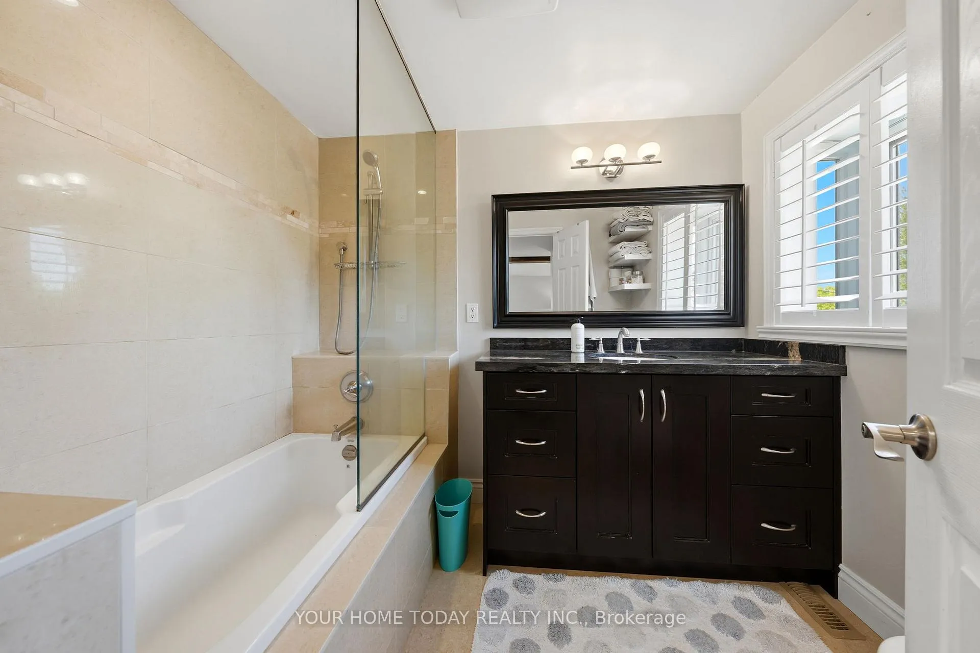 Photo 23 of 39 Eleanor Crescent, Halton Hills, Georgetown — HOMEH