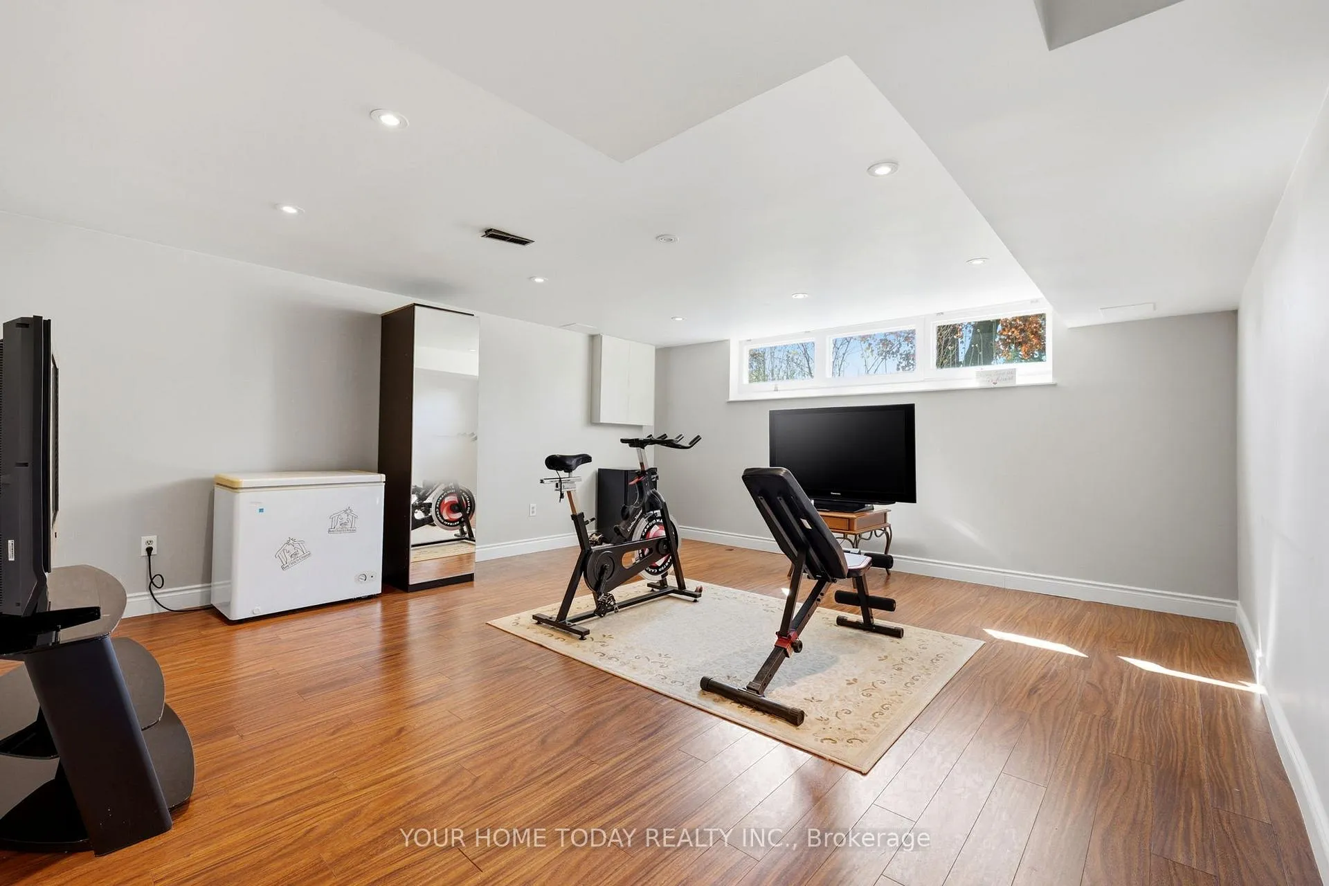 Photo 28 of 39 Eleanor Crescent, Halton Hills, Georgetown — HOMEH