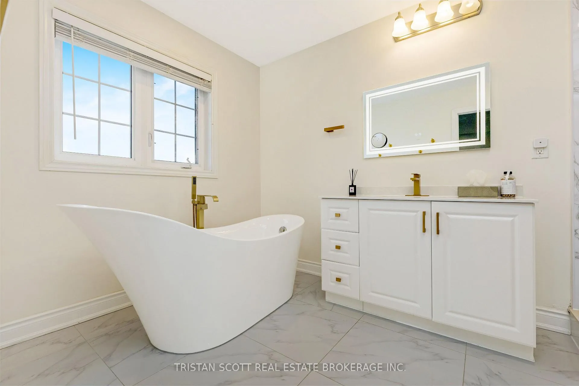 Photo 11 of 606 Nairn Circle, Milton, Scott — HOMEH