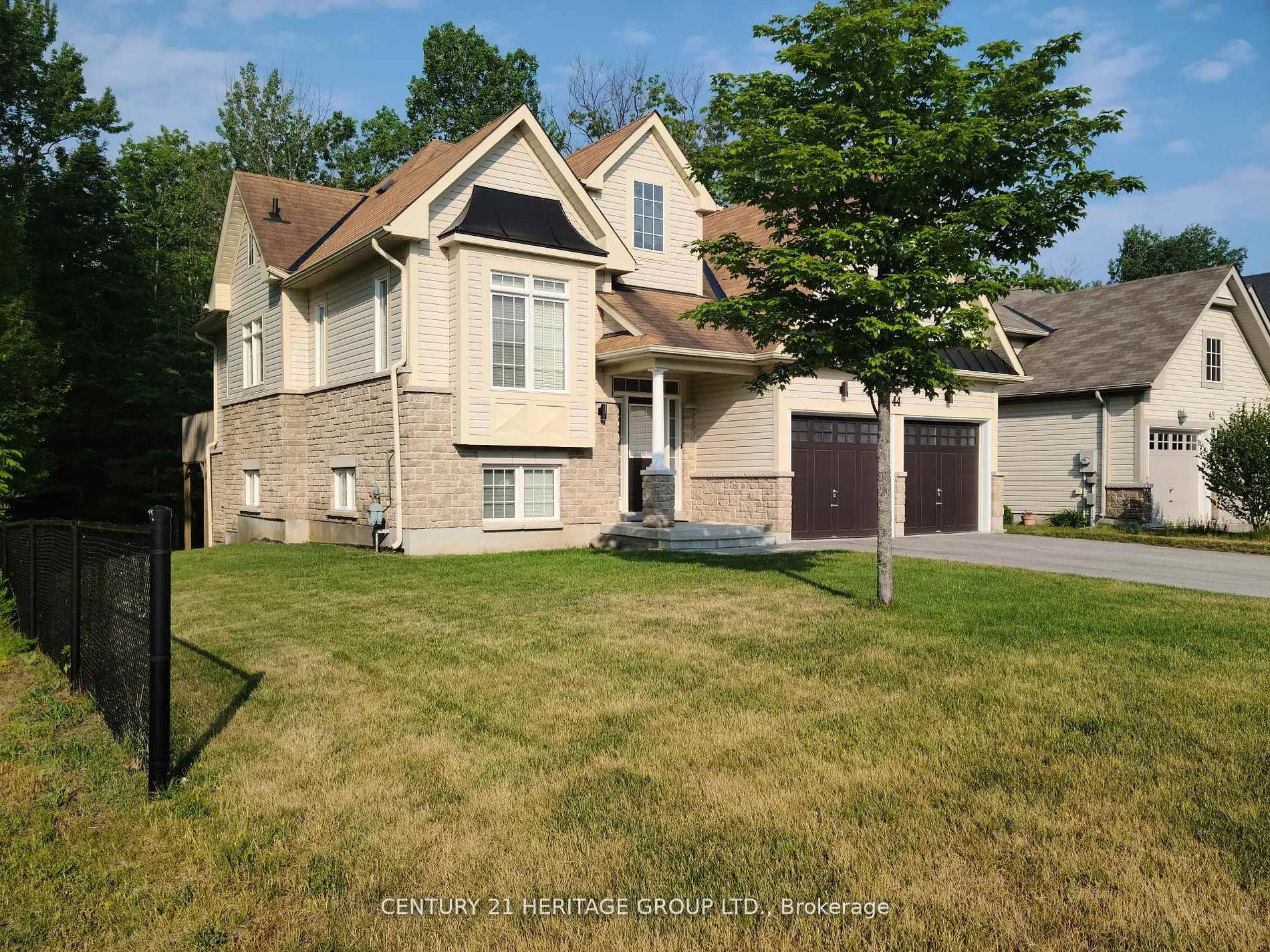 Photo 2 of 44 White Sands Way, Wasaga Beach — HOMEH