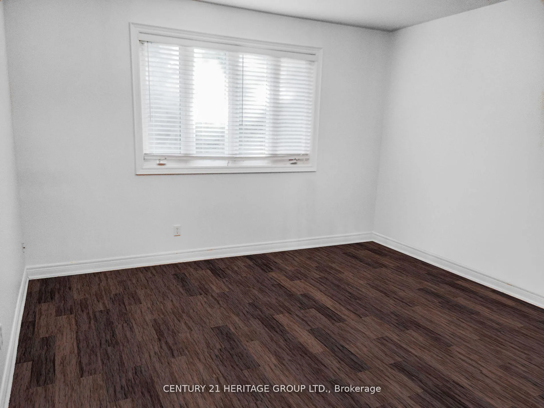 Photo 10 of 44 White Sands Way, Wasaga Beach — HOMEH