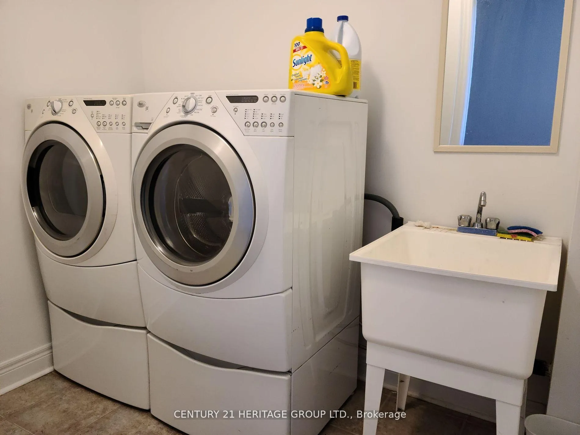 Photo 17 of 44 White Sands Way, Wasaga Beach — HOMEH