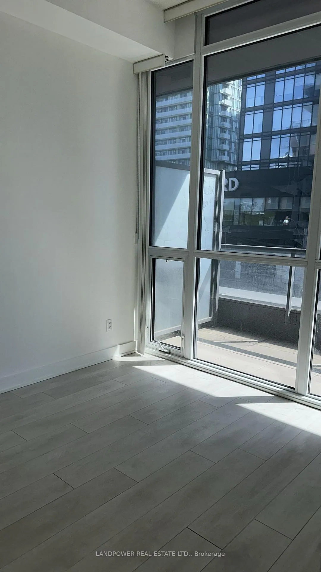 Photo 4 of Unit 207, 169 Fort York Boulevard, Toronto, Waterfront Communities — HOMEH