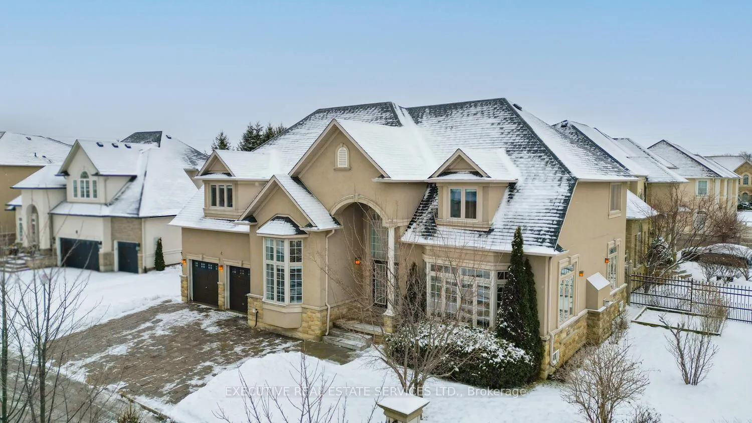 Photo 2 of 4 Berkshire Place, Hamilton, Ancaster — HOMEH