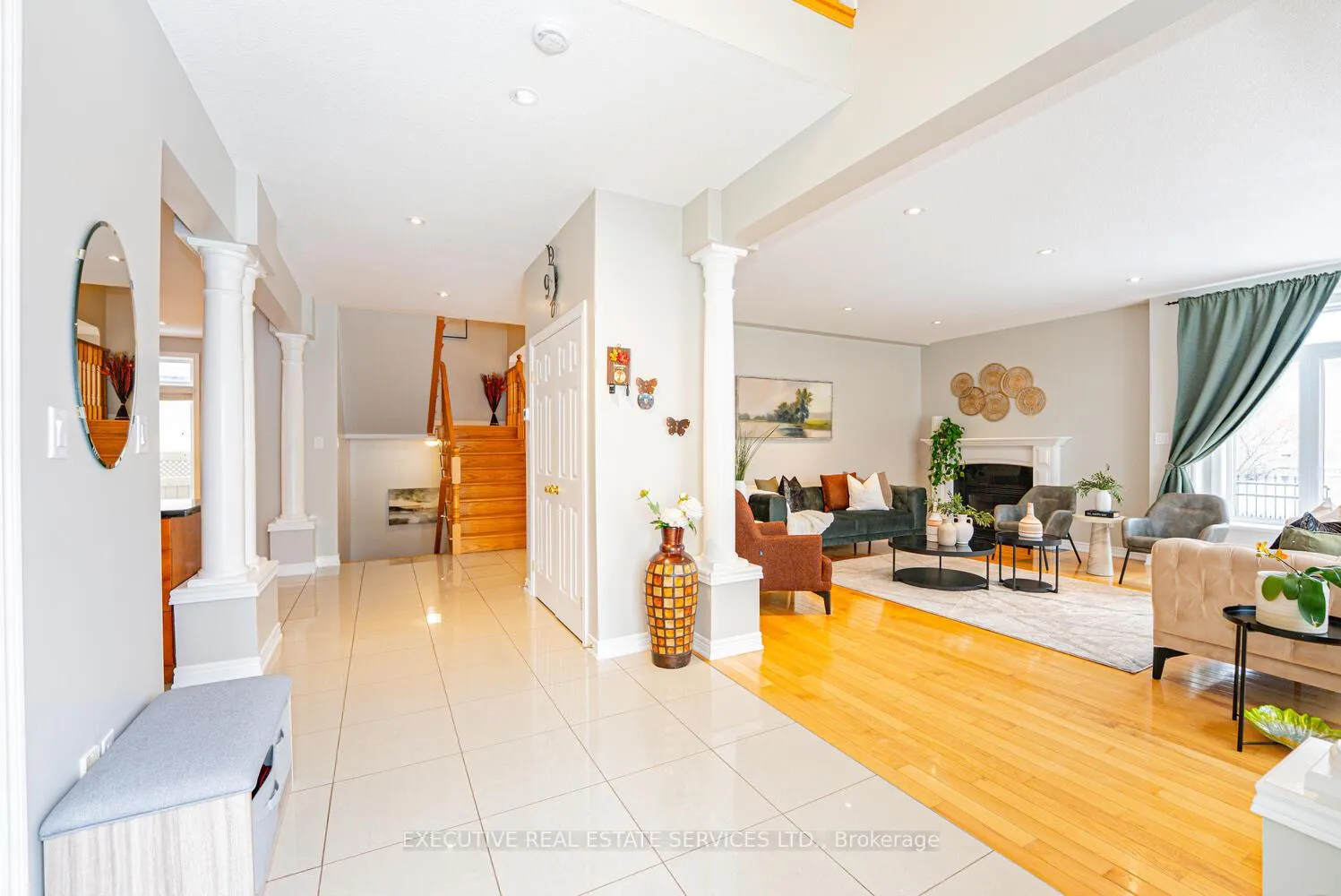 Photo 6 of 4 Berkshire Place, Hamilton, Ancaster — HOMEH