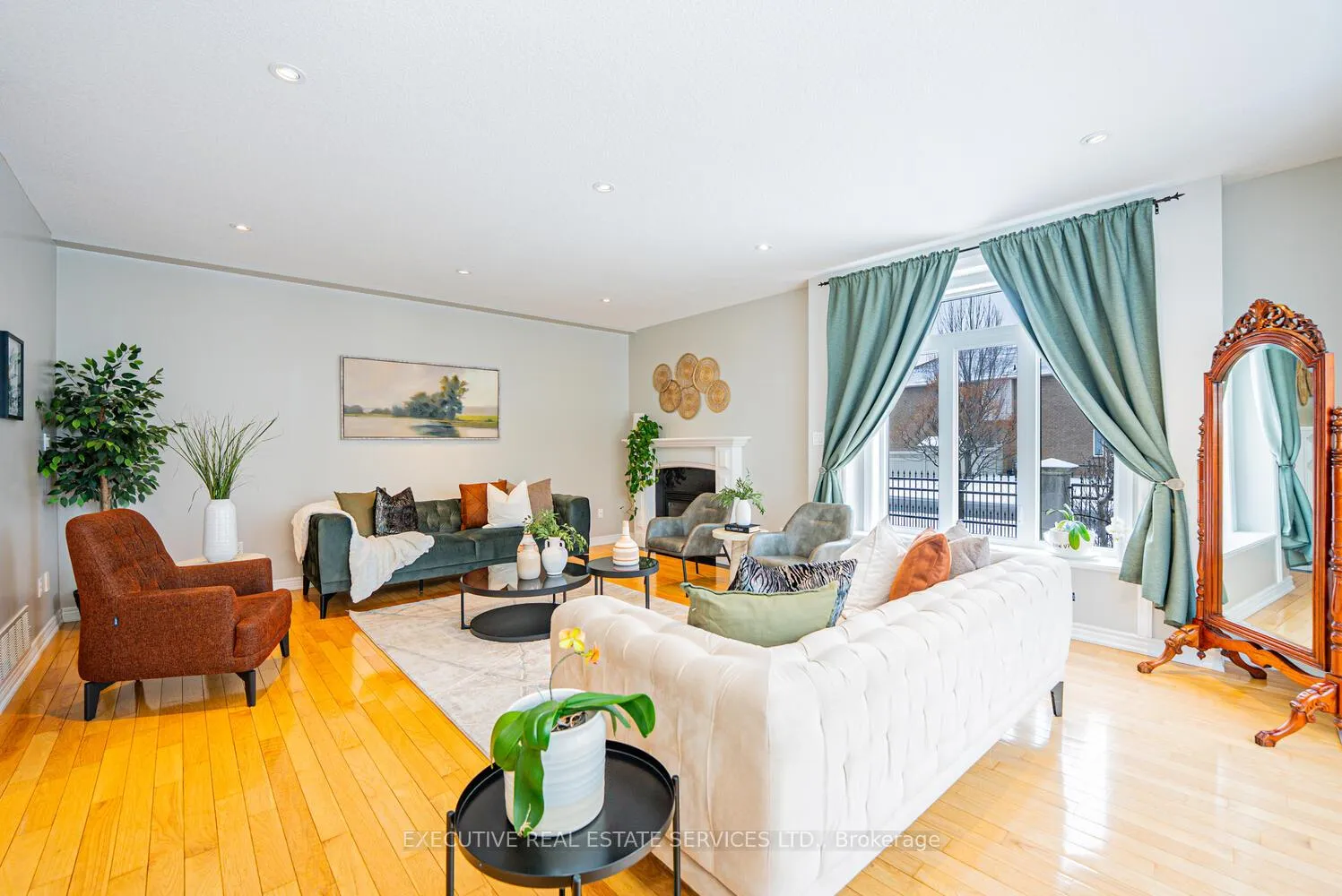 Photo 11 of 4 Berkshire Place, Hamilton, Ancaster — HOMEH