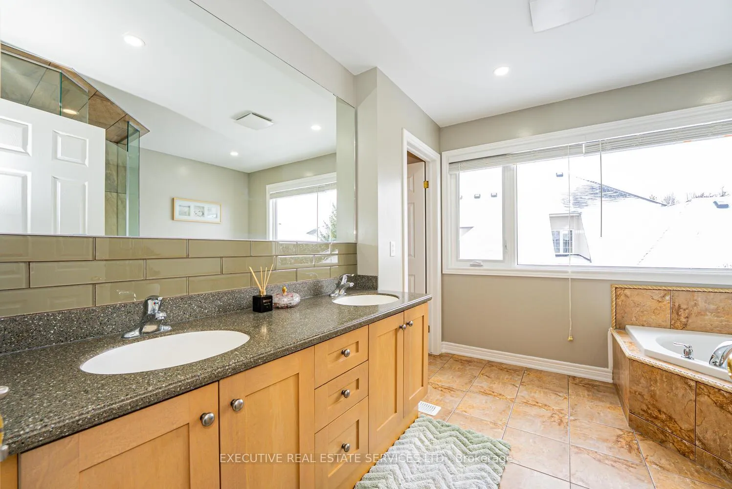 Photo 25 of 4 Berkshire Place, Hamilton, Ancaster — HOMEH