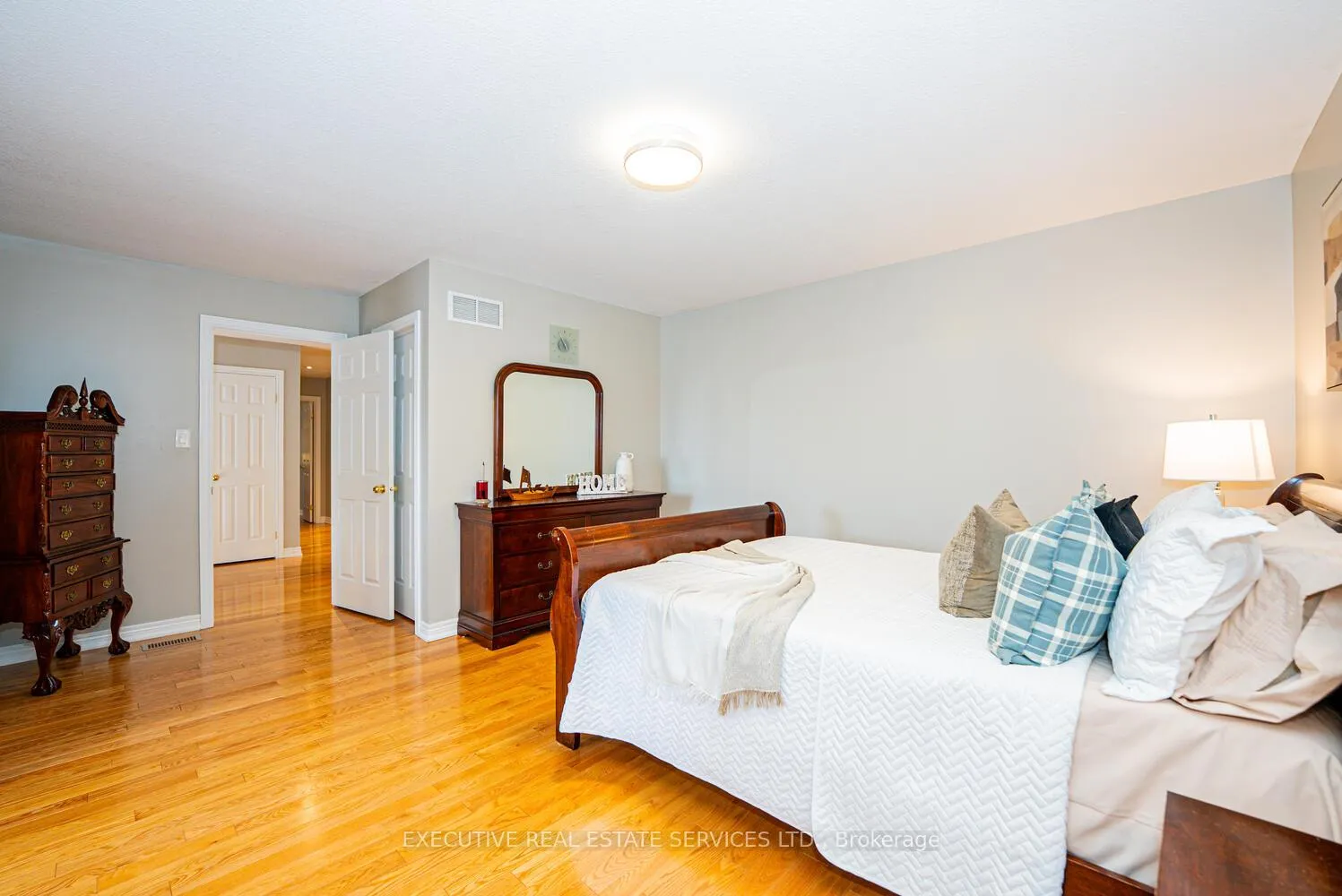 Photo 26 of 4 Berkshire Place, Hamilton, Ancaster — HOMEH