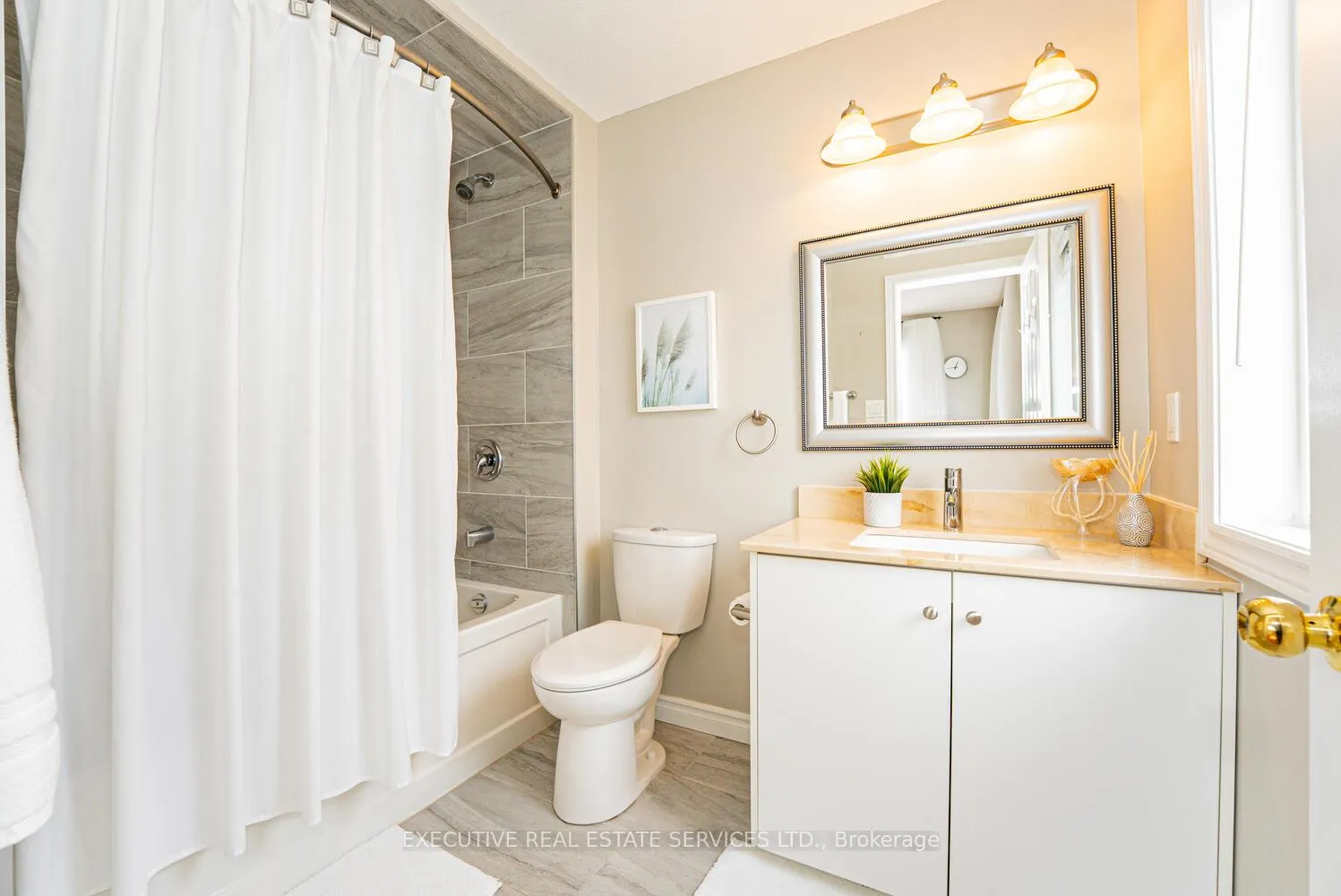 Photo 34 of 4 Berkshire Place, Hamilton, Ancaster — HOMEH