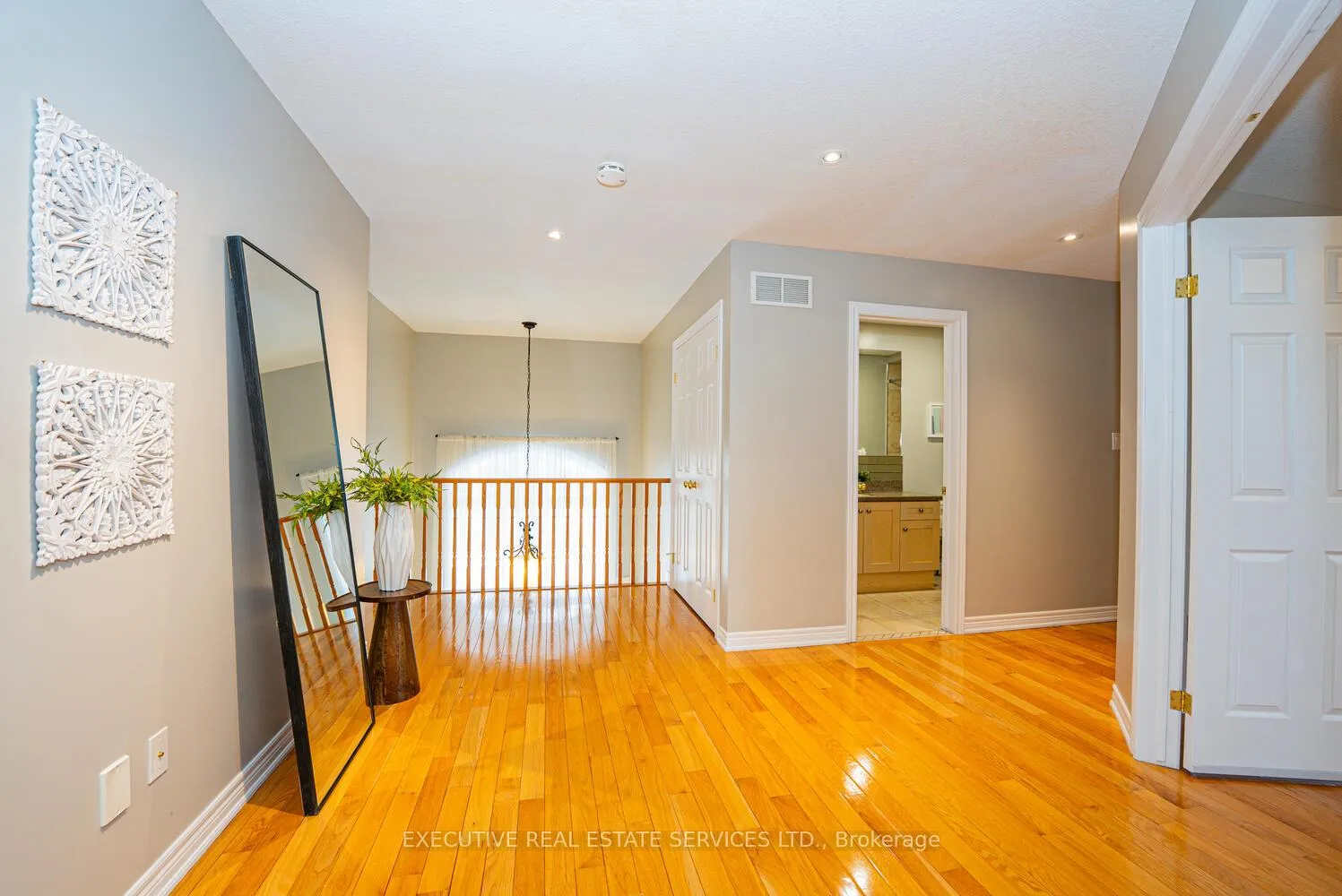 Photo 47 of 4 Berkshire Place, Hamilton, Ancaster — HOMEH