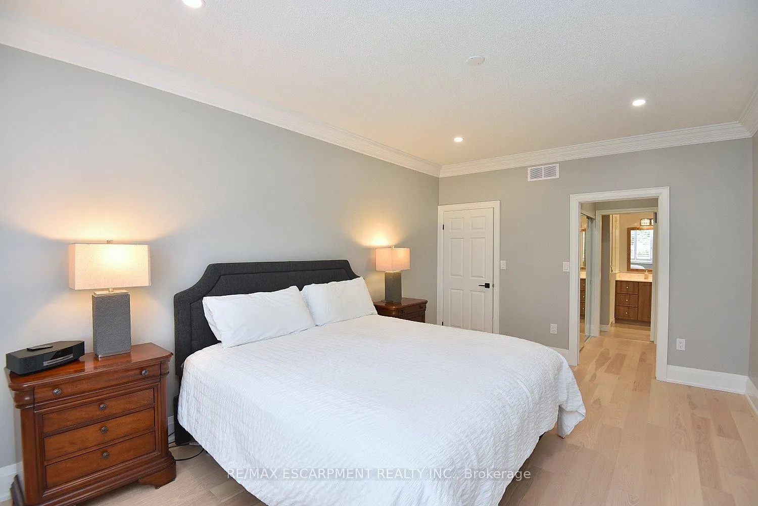 Photo 13 of 49 Riveroaks Drive, Hamilton, Twenty Place — HOMEH