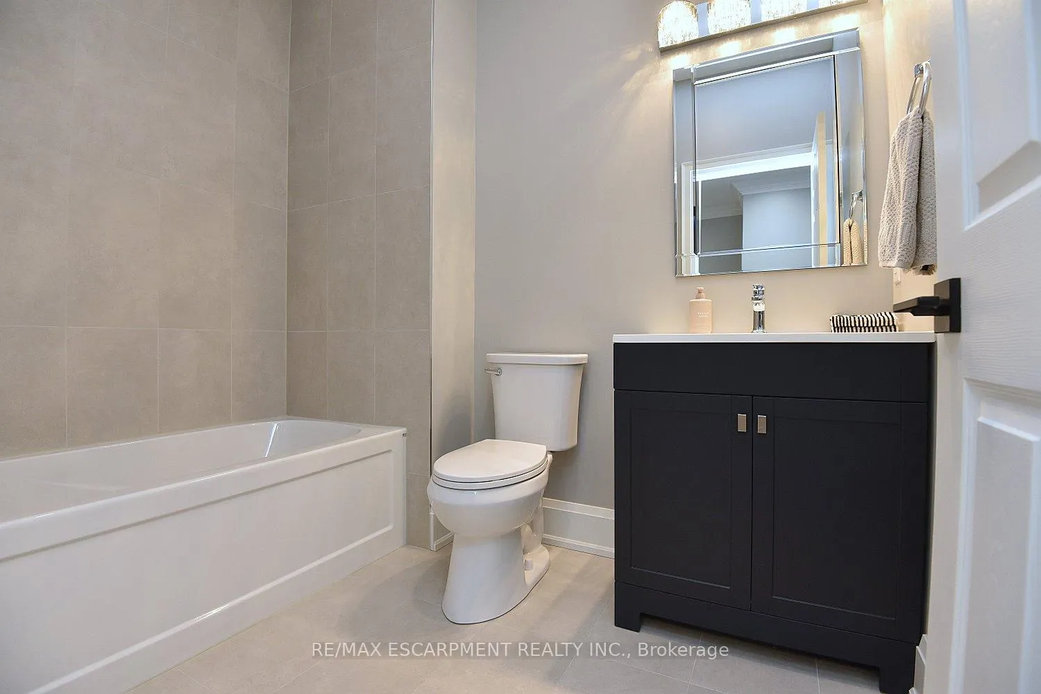 Photo 22 of 49 Riveroaks Drive, Hamilton, Twenty Place — HOMEH