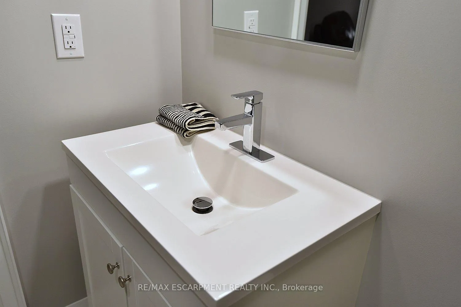 Photo 24 of 49 Riveroaks Drive, Hamilton, Twenty Place — HOMEH