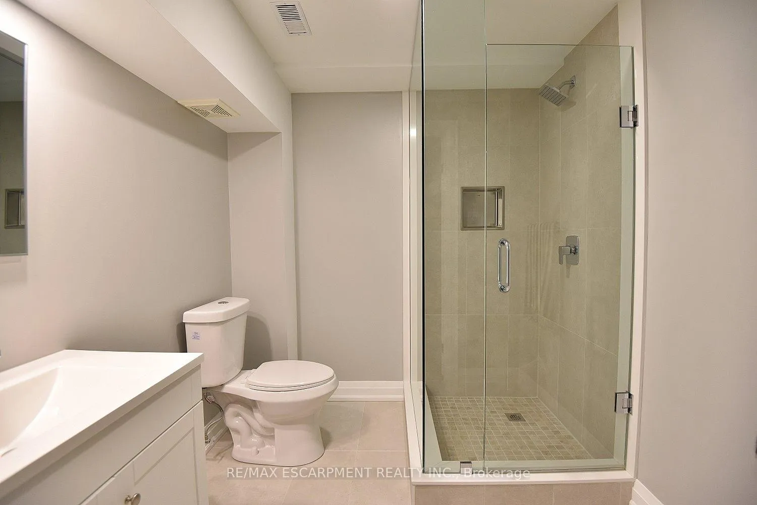 Photo 25 of 49 Riveroaks Drive, Hamilton, Twenty Place — HOMEH