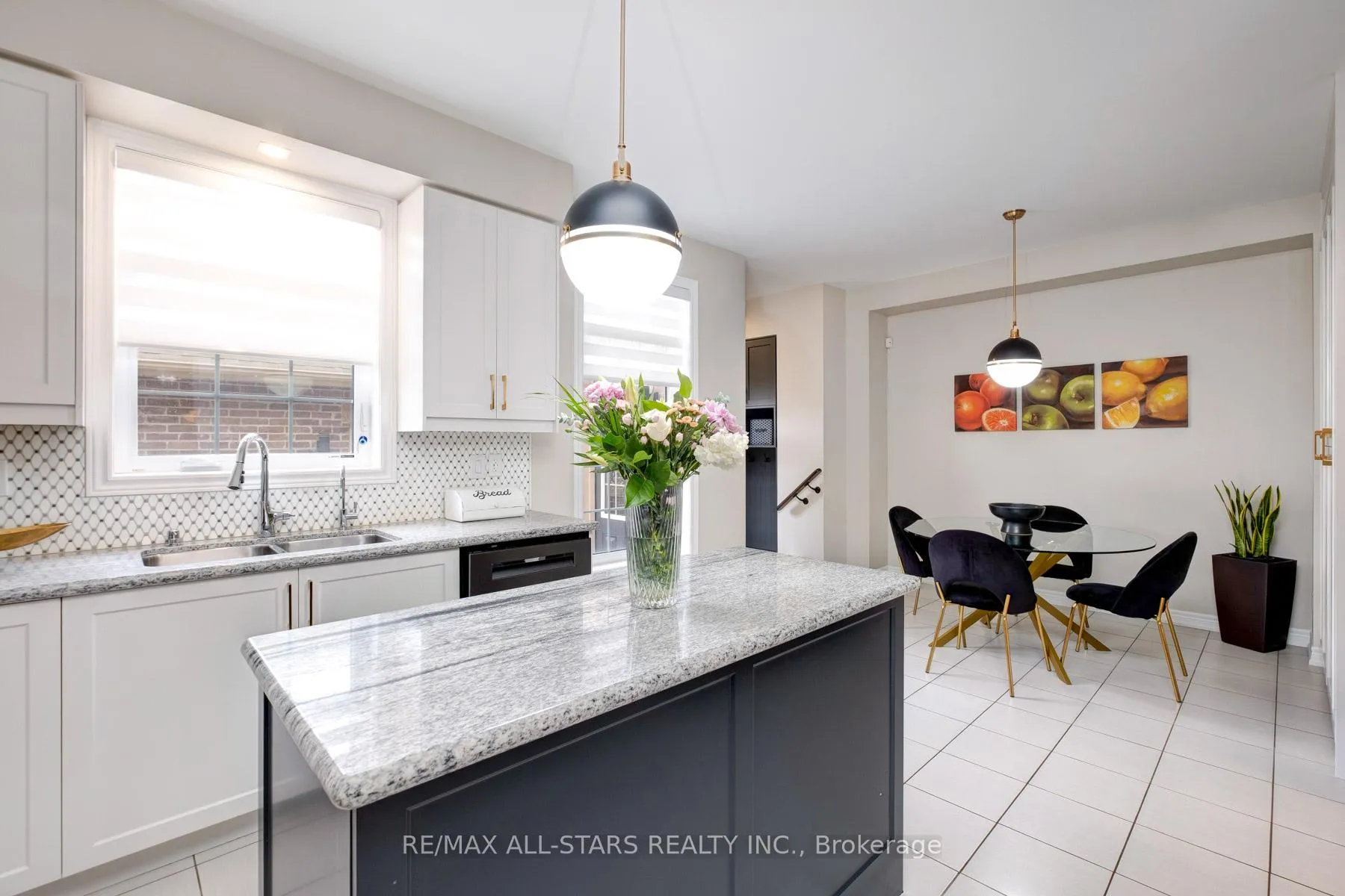 Photo 21 of 212 East's Corners Boulevard, Vaughan, Kleinburg — HOMEH