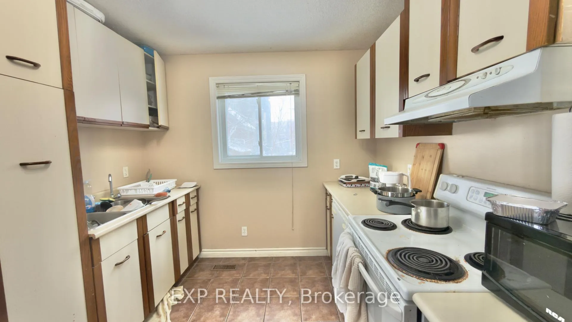 Photo 6 of Unit B, 16 Marshall Street, Waterloo — HOMEH