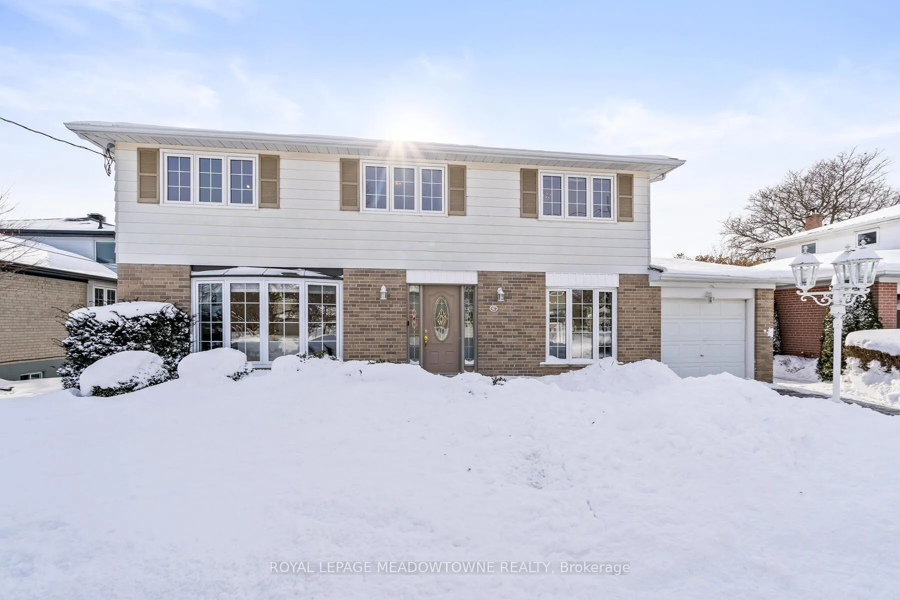 Photo 3 of 29 Stockman Crescent, Halton Hills, Georgetown — HOMEH