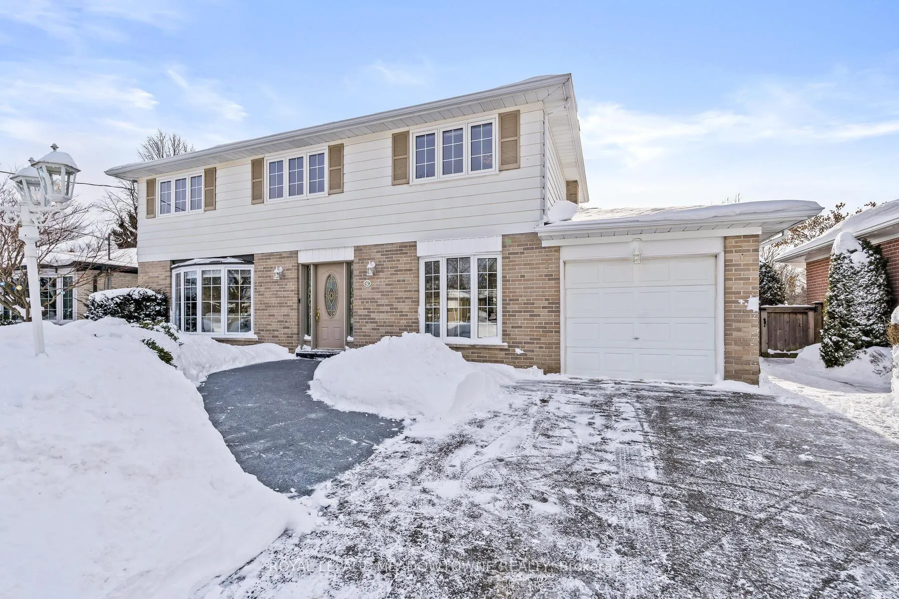 Photo 5 of 29 Stockman Crescent, Halton Hills, Georgetown — HOMEH