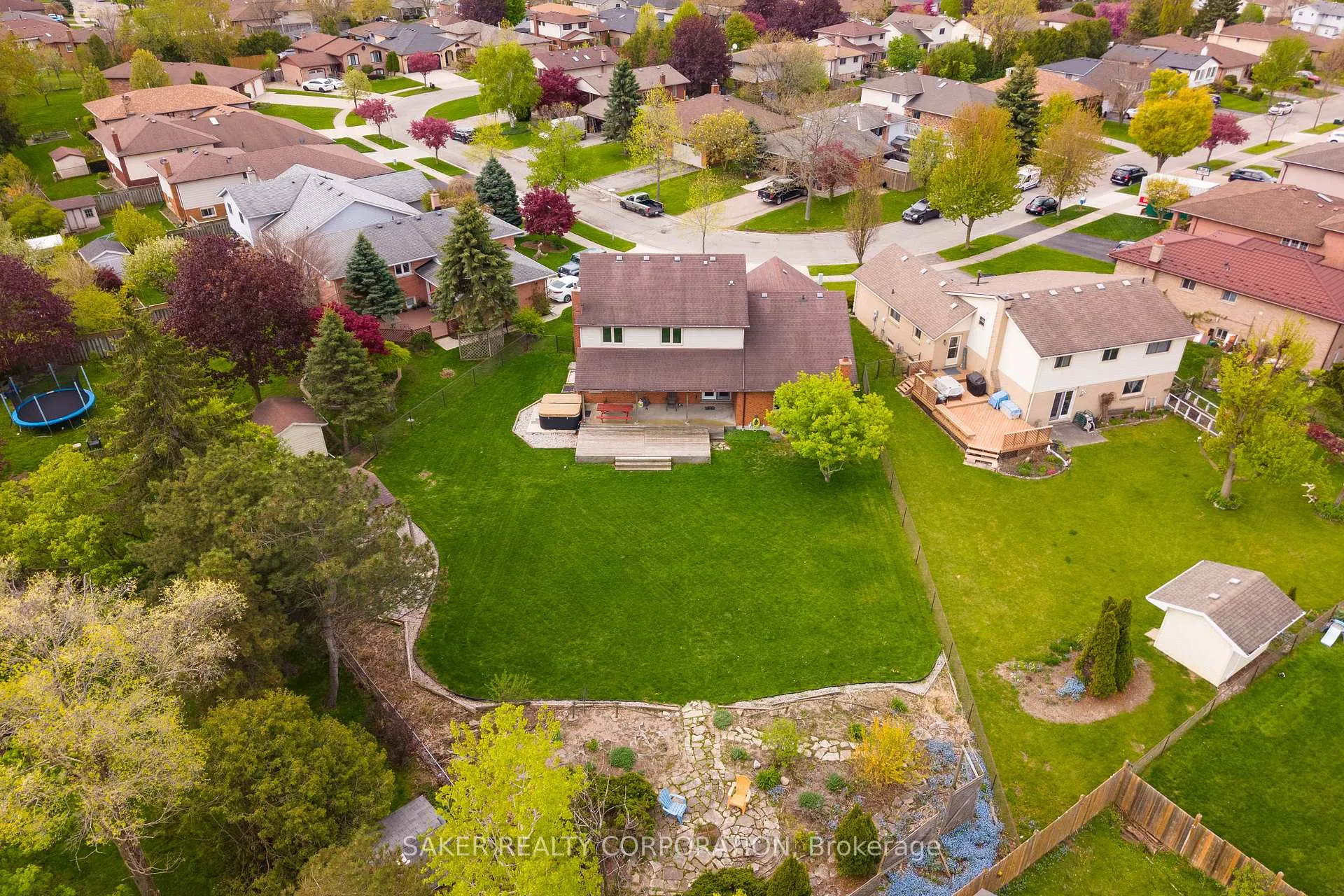 Photo 12 of 44 Golfview Crescent, London, South Q — HOMEH