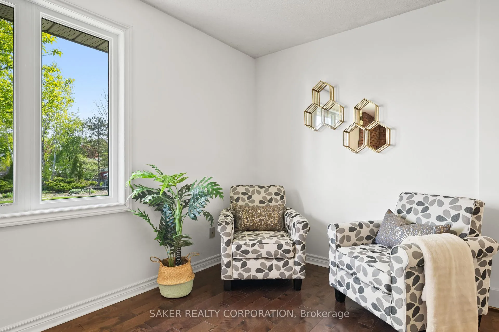 Photo 28 of 44 Golfview Crescent, London, South Q — HOMEH