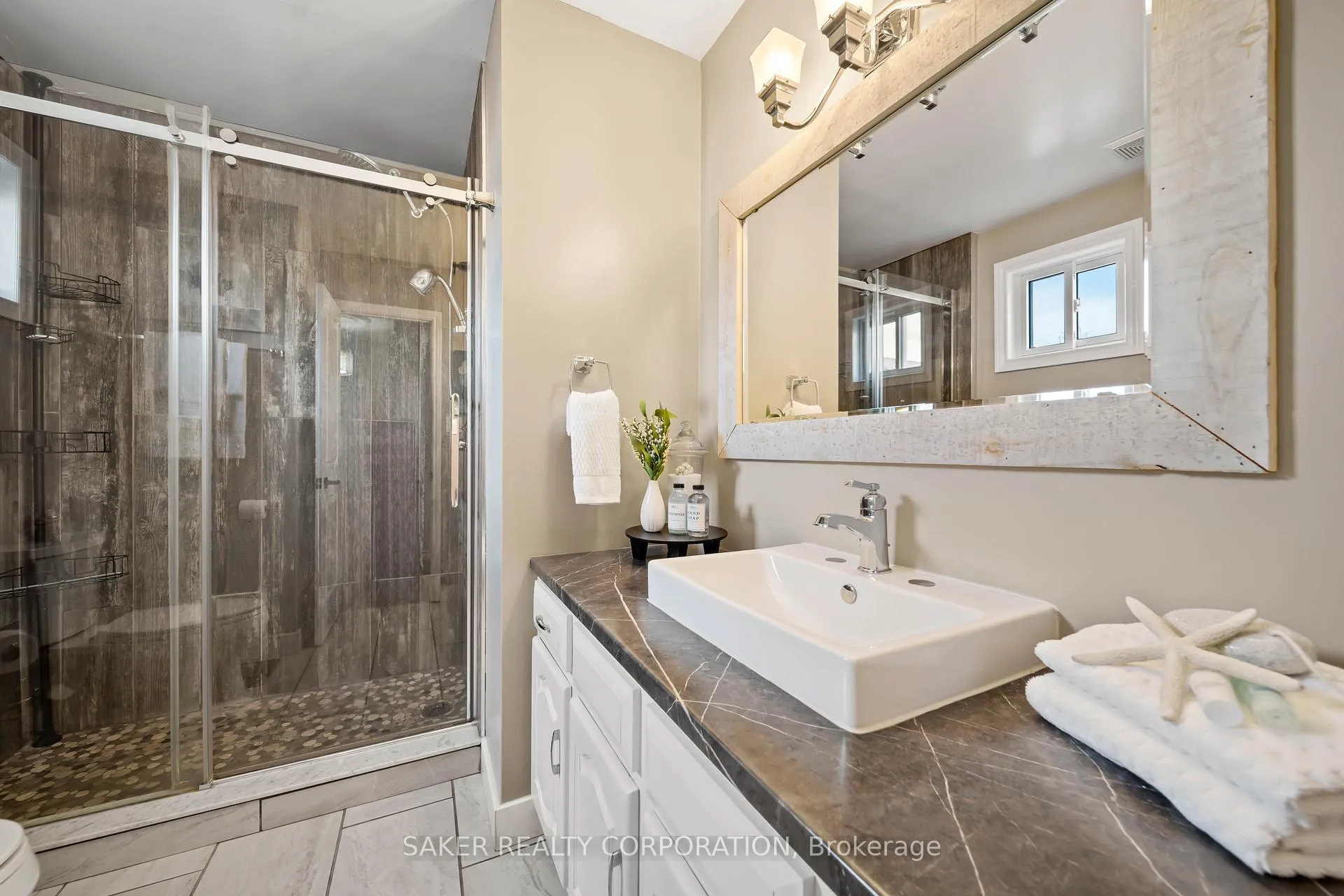 Photo 32 of 44 Golfview Crescent, London, South Q — HOMEH