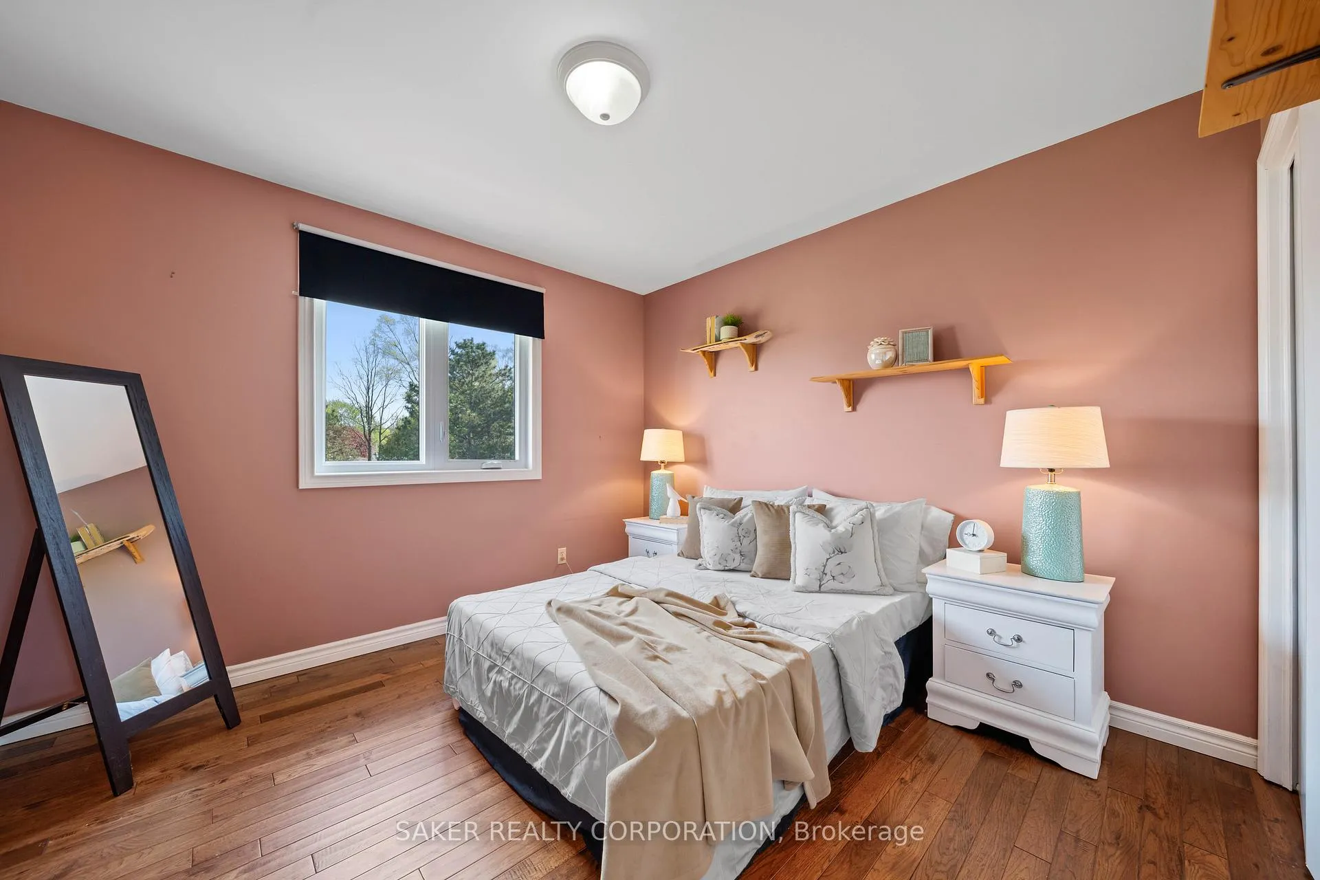Photo 38 of 44 Golfview Crescent, London, South Q — HOMEH