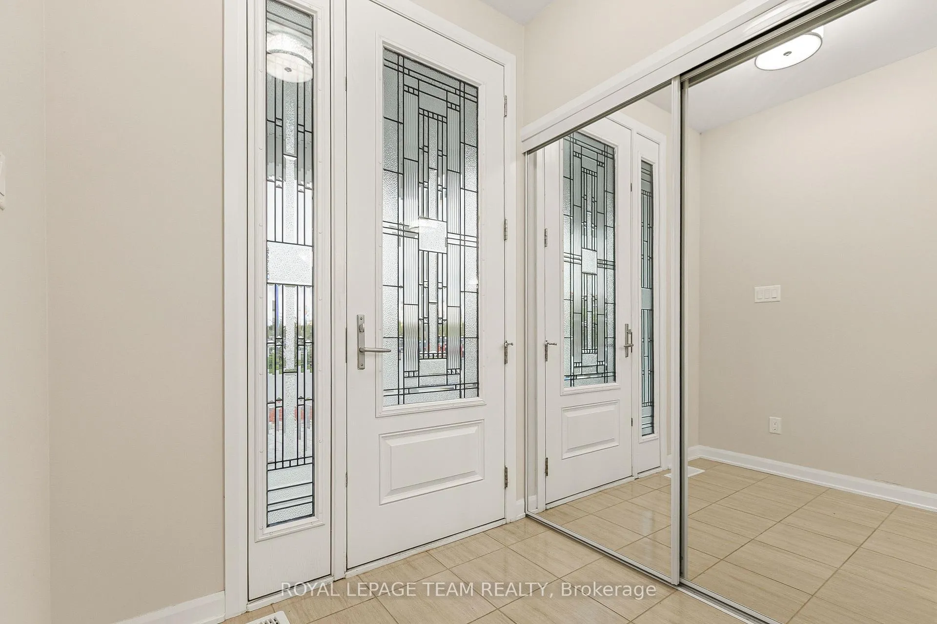 Photo 5 of 773 Coast Circle, Ottawa, Mahogany Community — HOMEH