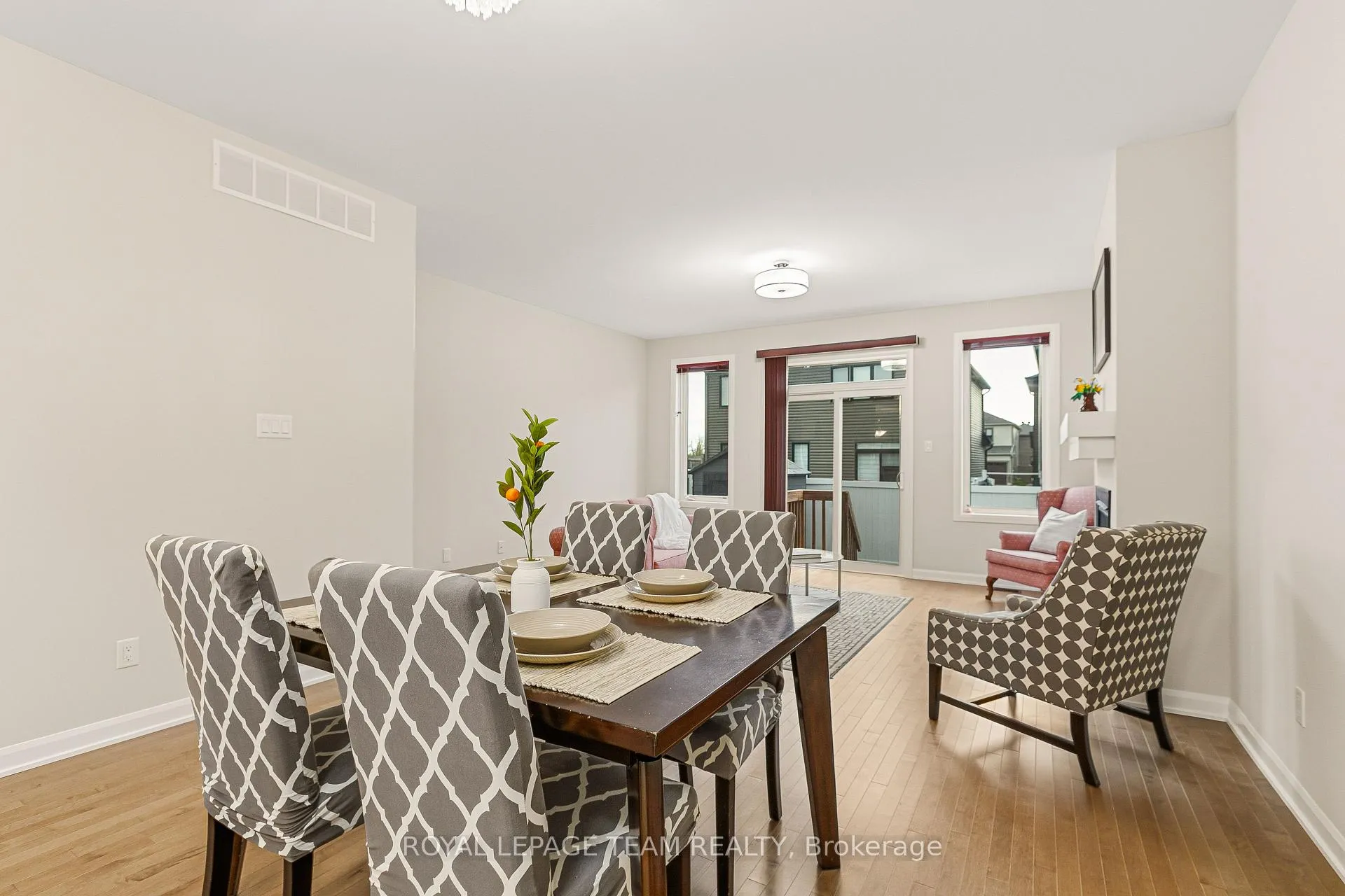 Photo 14 of 773 Coast Circle, Ottawa, Mahogany Community — HOMEH