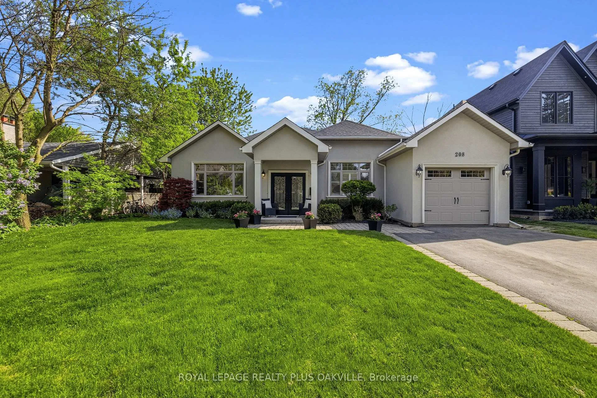 Photo 1 of 208 Mohawk Road, Oakville, Bronte — HOMEH