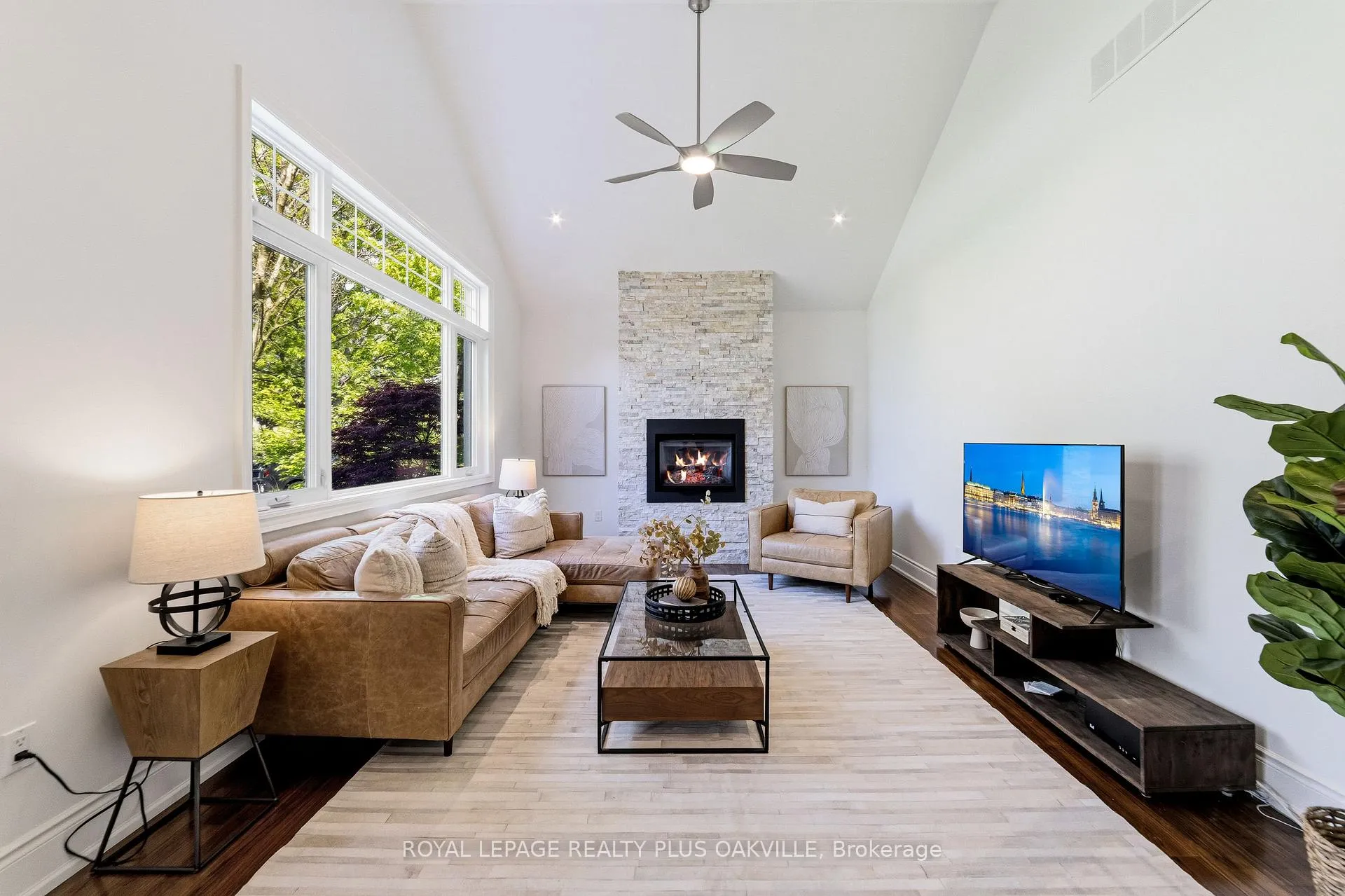 Photo 14 of 208 Mohawk Road, Oakville, Bronte — HOMEH