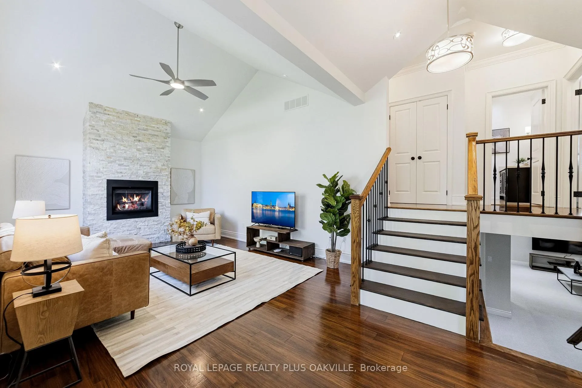 Photo 15 of 208 Mohawk Road, Oakville, Bronte — HOMEH