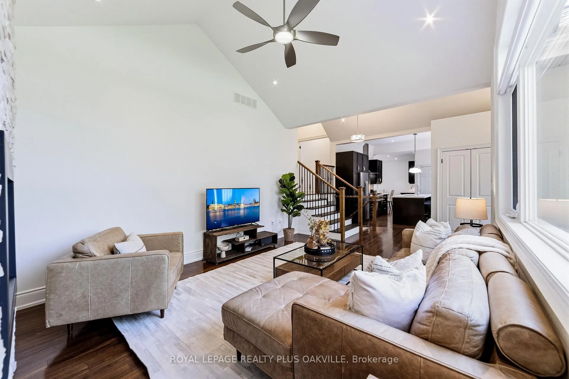 Photo 16 of 208 Mohawk Road, Oakville, Bronte — HOMEH
