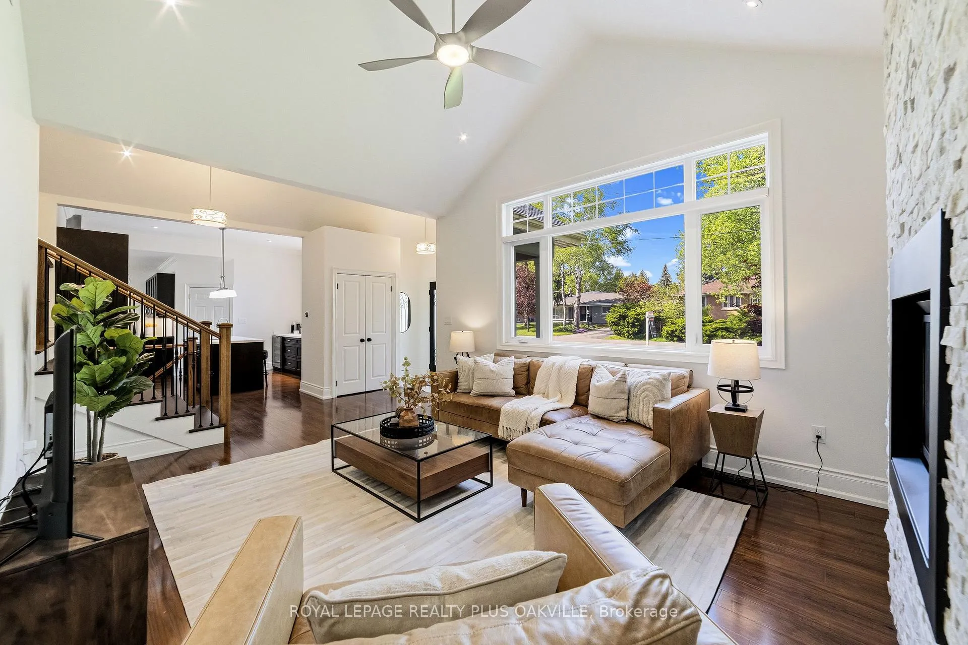 Photo 17 of 208 Mohawk Road, Oakville, Bronte — HOMEH
