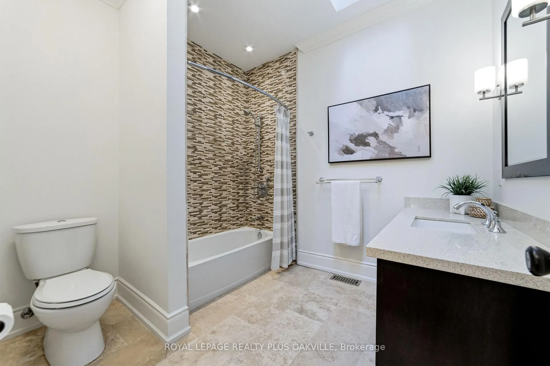 Photo 20 of 208 Mohawk Road, Oakville, Bronte — HOMEH
