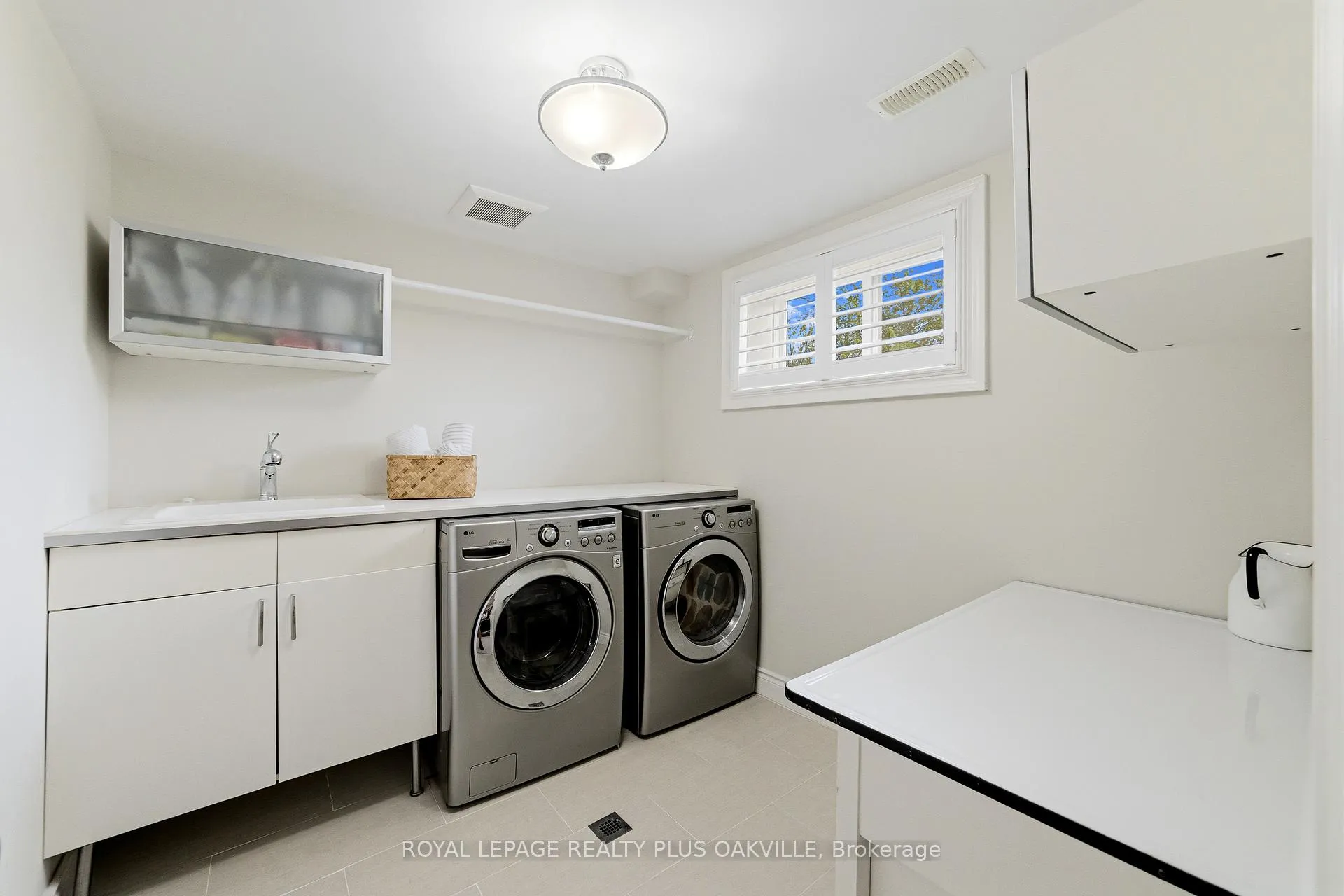 Photo 35 of 208 Mohawk Road, Oakville, Bronte — HOMEH