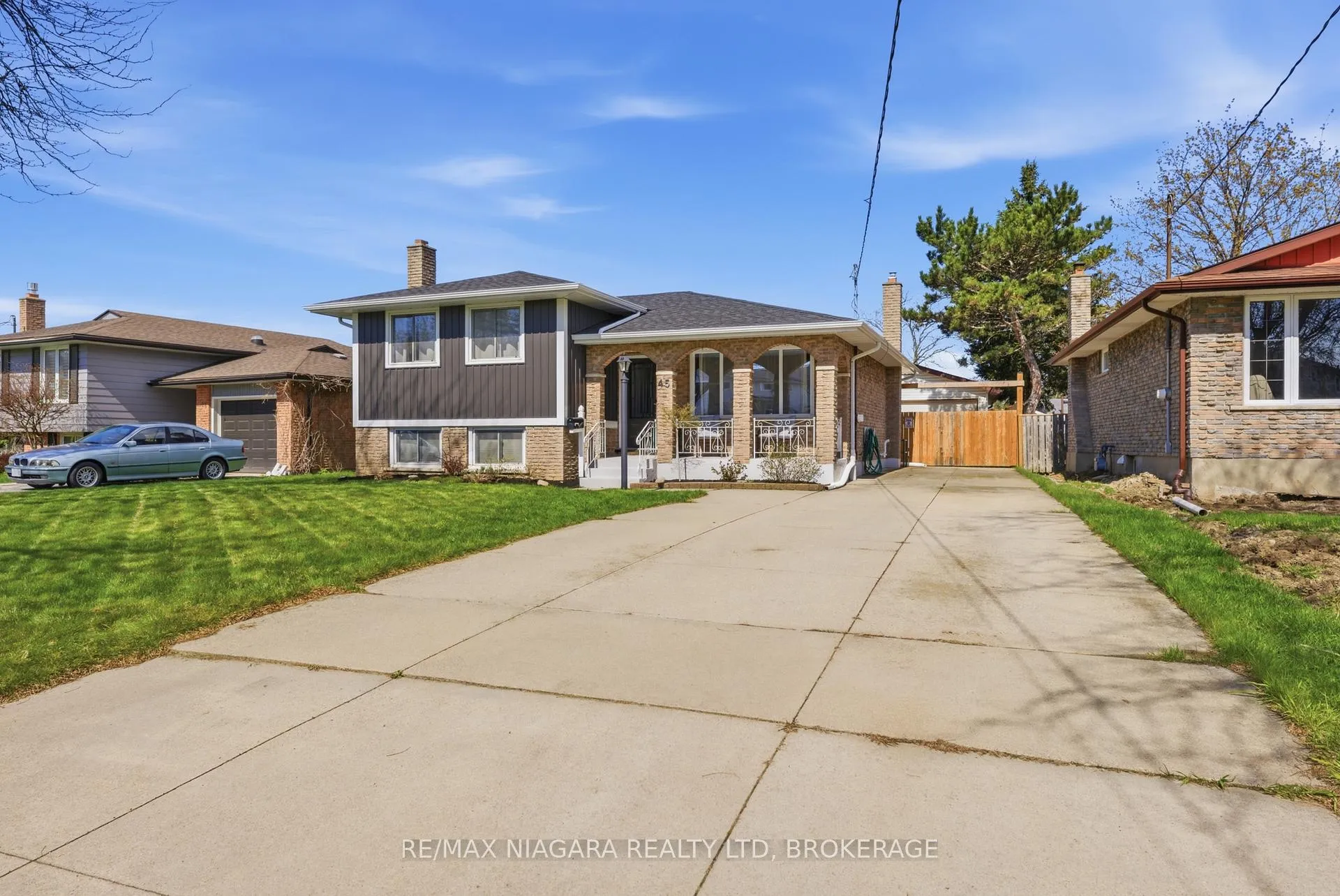 Photo 2 of 45 Meredith Drive, St. Catharines, Carlton/Bunting — HOMEH