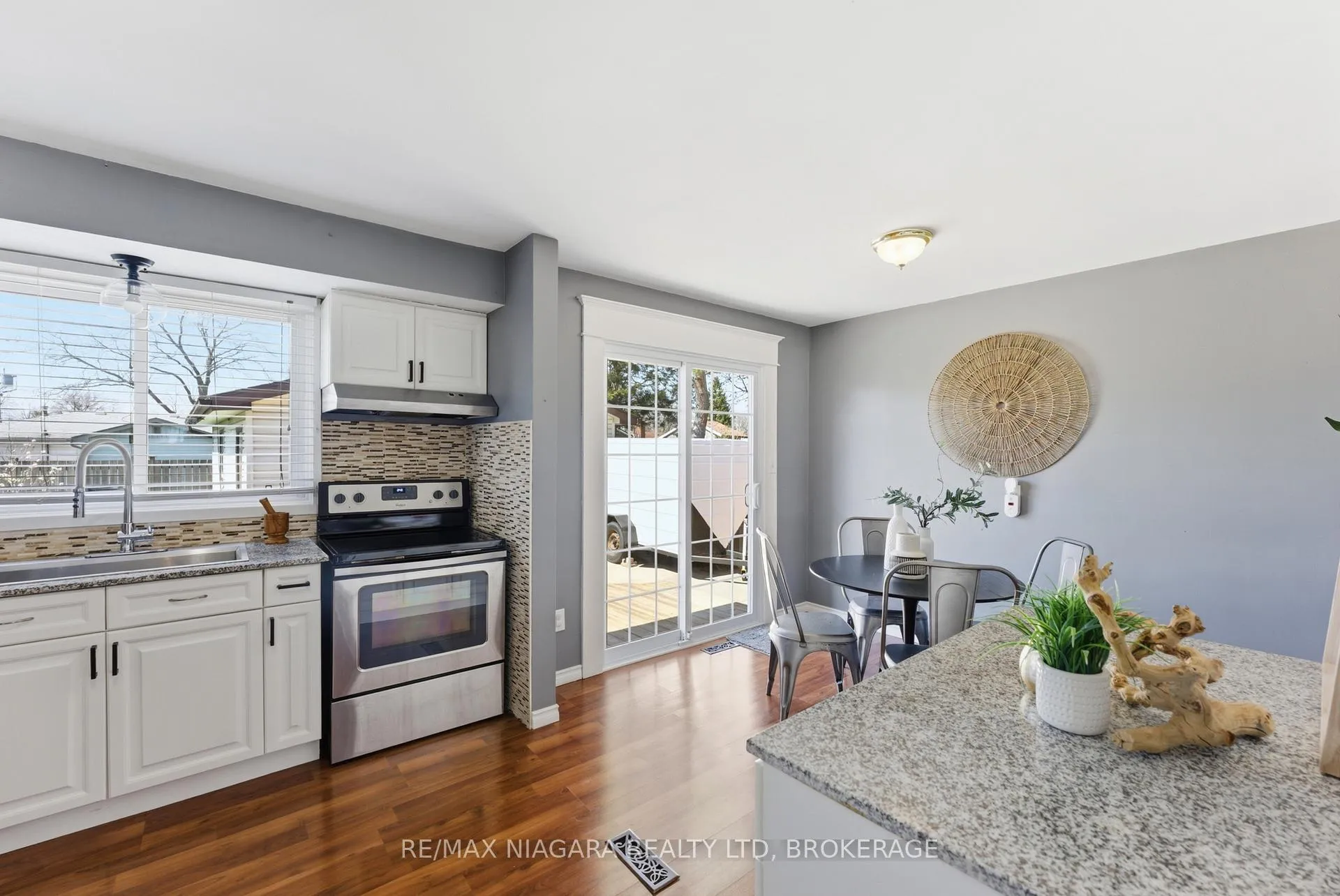 Photo 5 of 45 Meredith Drive, St. Catharines, Carlton/Bunting — HOMEH