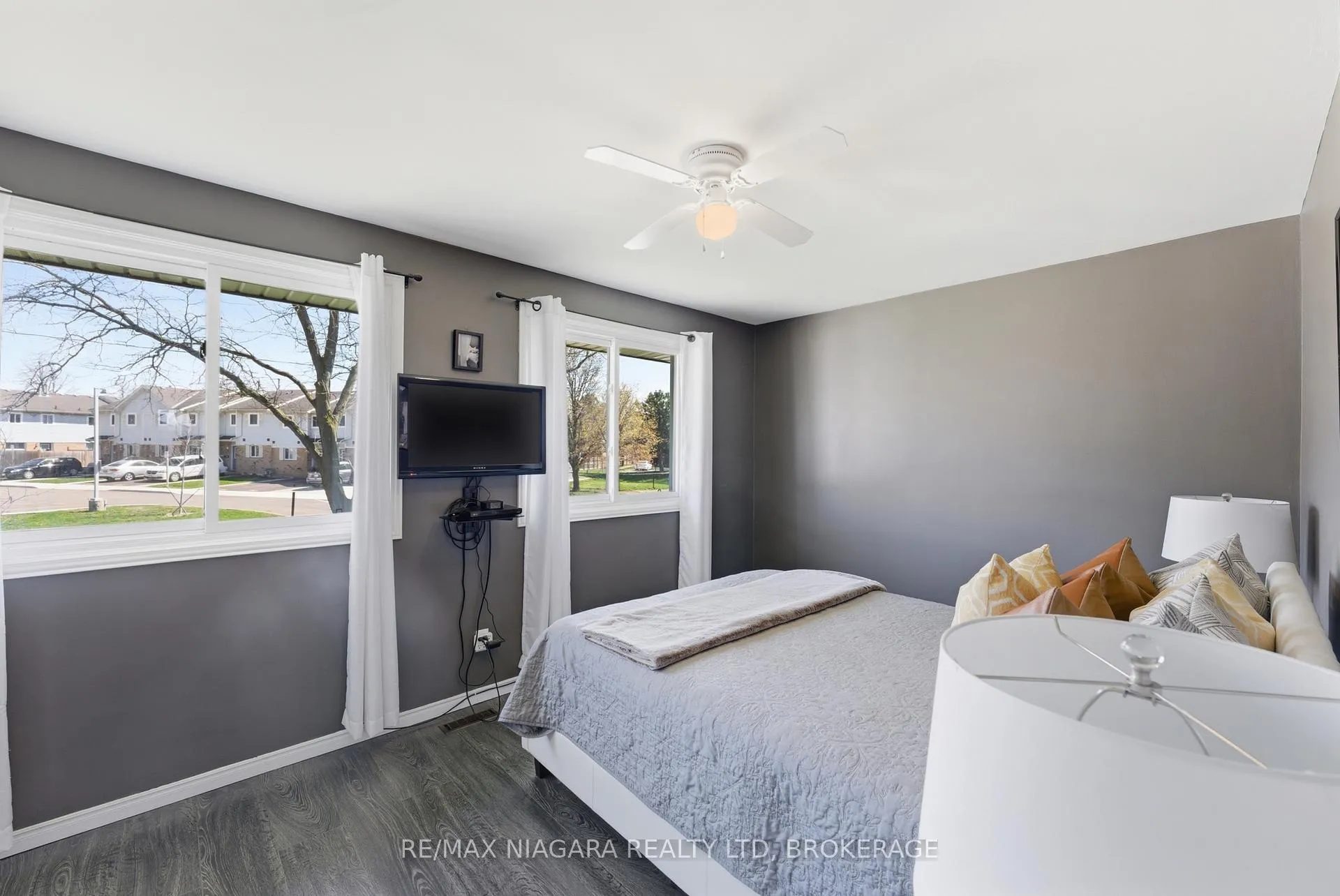 Photo 9 of 45 Meredith Drive, St. Catharines, Carlton/Bunting — HOMEH