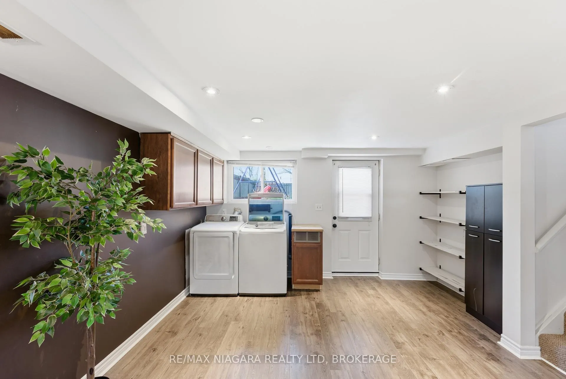 Photo 16 of 45 Meredith Drive, St. Catharines, Carlton/Bunting — HOMEH