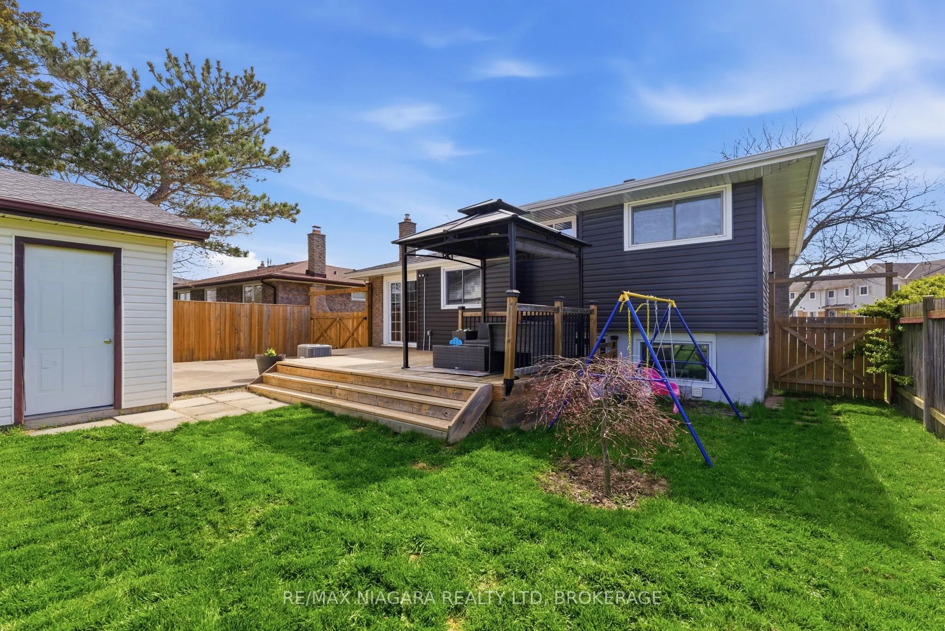 Photo 20 of 45 Meredith Drive, St. Catharines, Carlton/Bunting — HOMEH