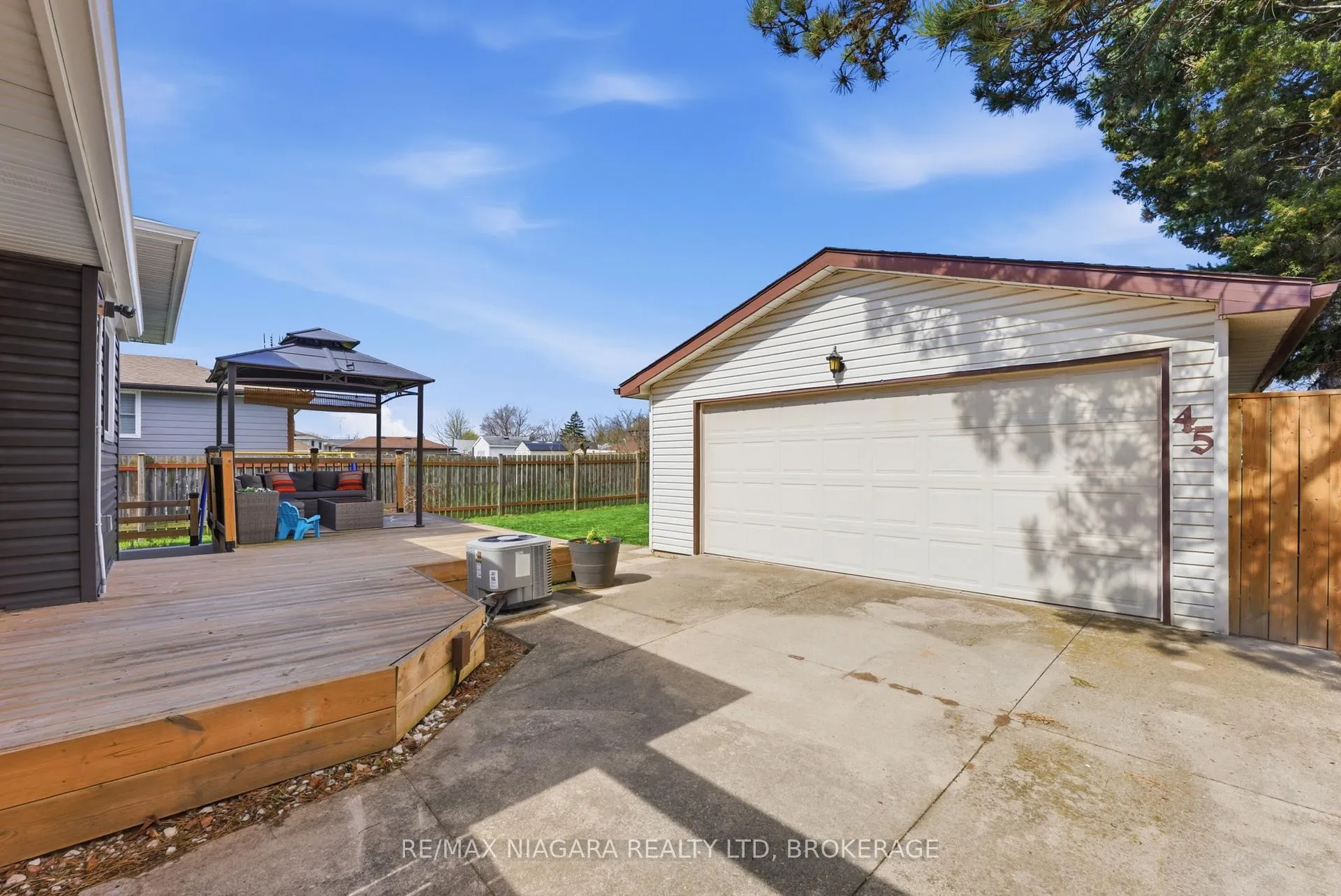 Photo 23 of 45 Meredith Drive, St. Catharines, Carlton/Bunting — HOMEH
