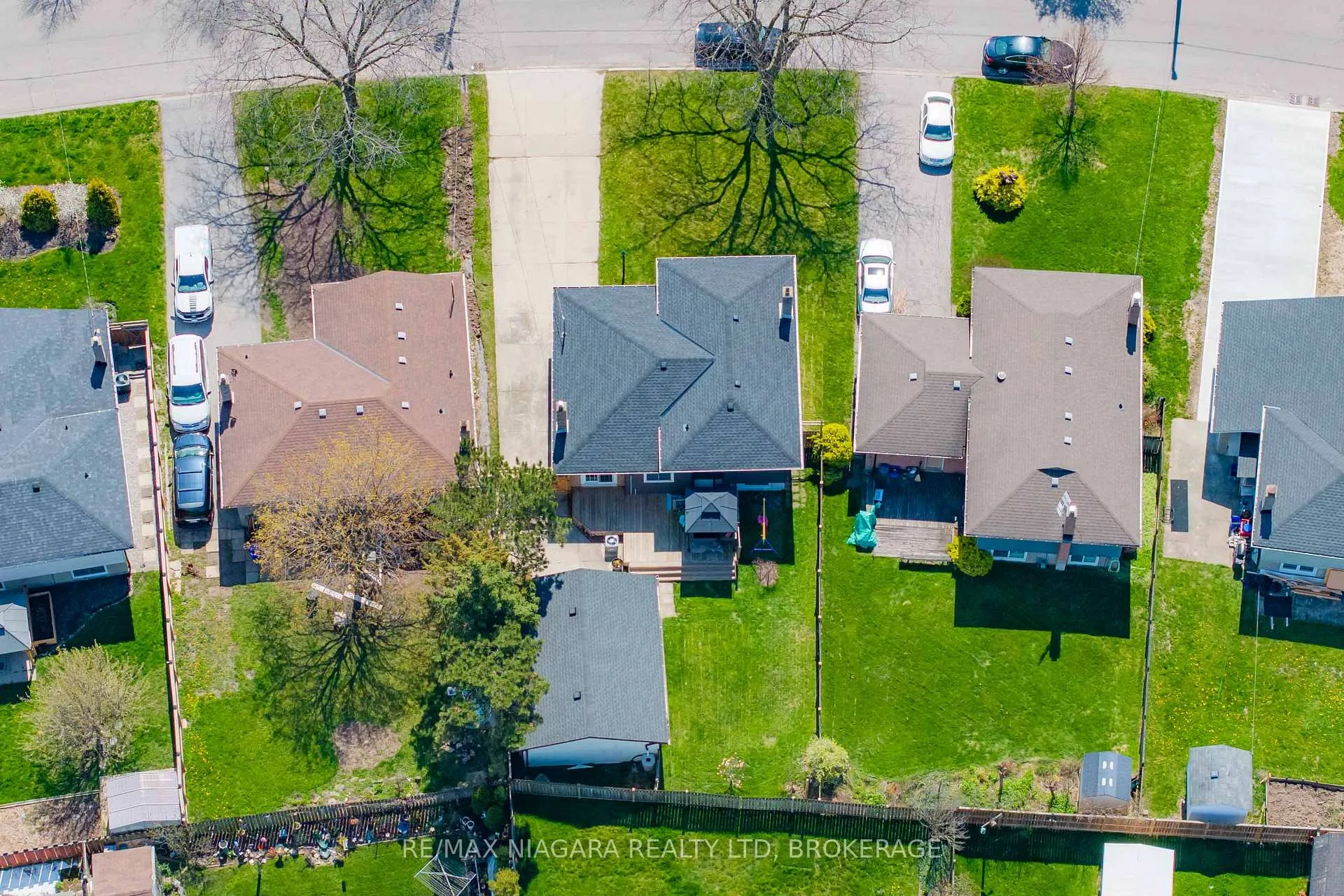 Photo 24 of 45 Meredith Drive, St. Catharines, Carlton/Bunting — HOMEH