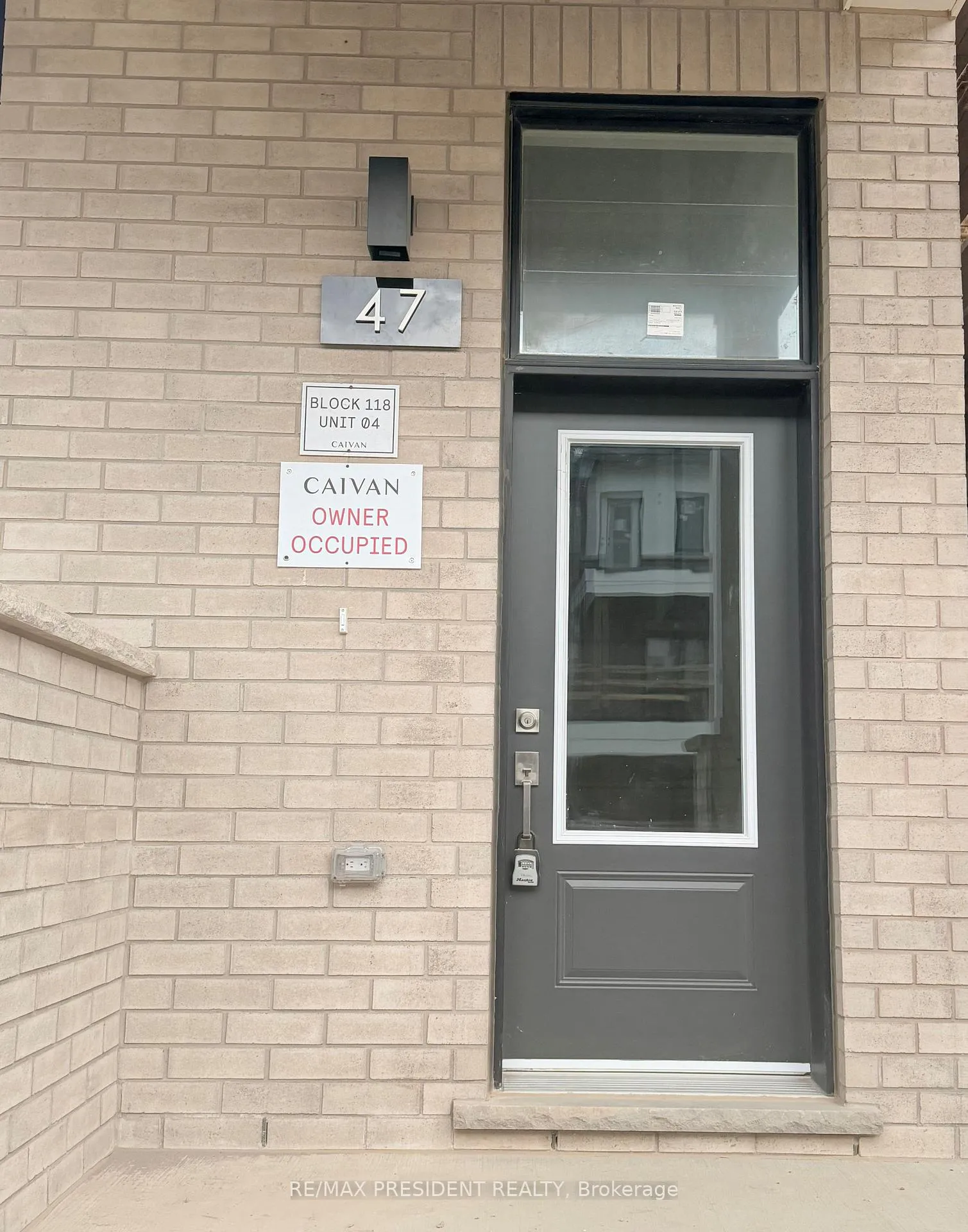 Photo 2 of 47 Thornbird Crescent, Brampton, Northwest Brampton — HOMEH